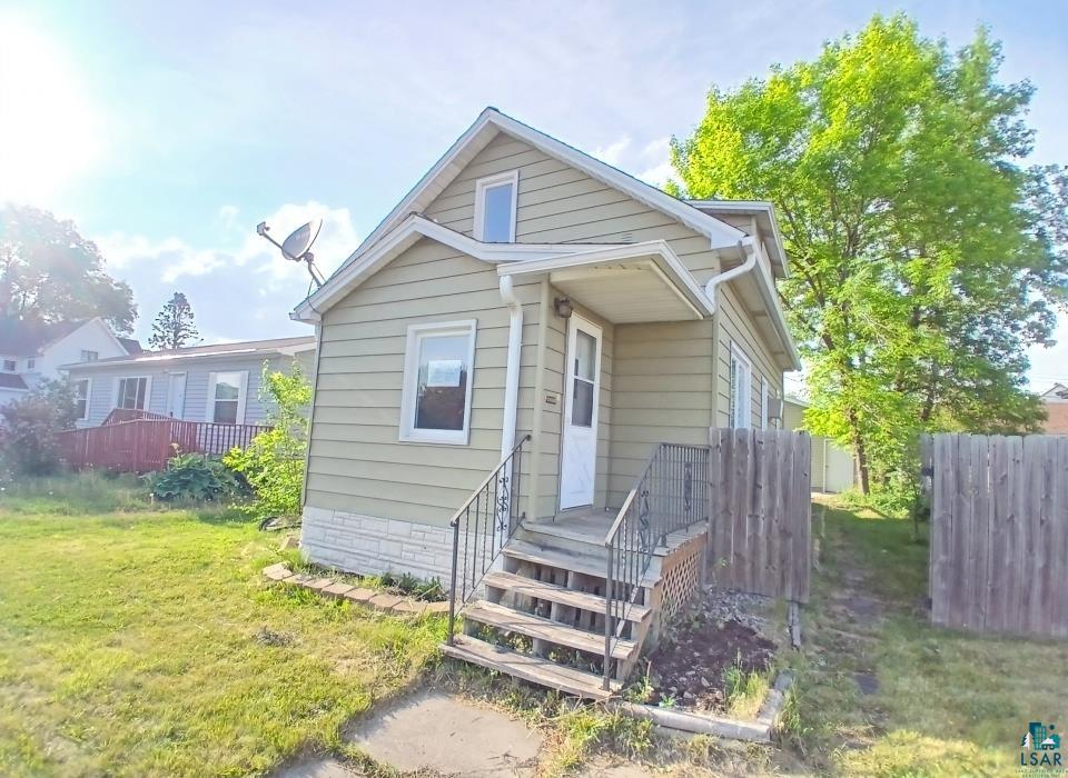 112 W 3rd Ave N, Aurora, MN 55705 Listing Photo  3