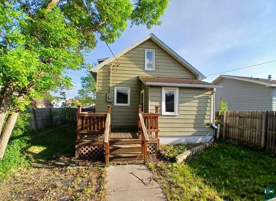 112 W 3rd Ave N, Aurora, MN 55705 Listing Photo  4