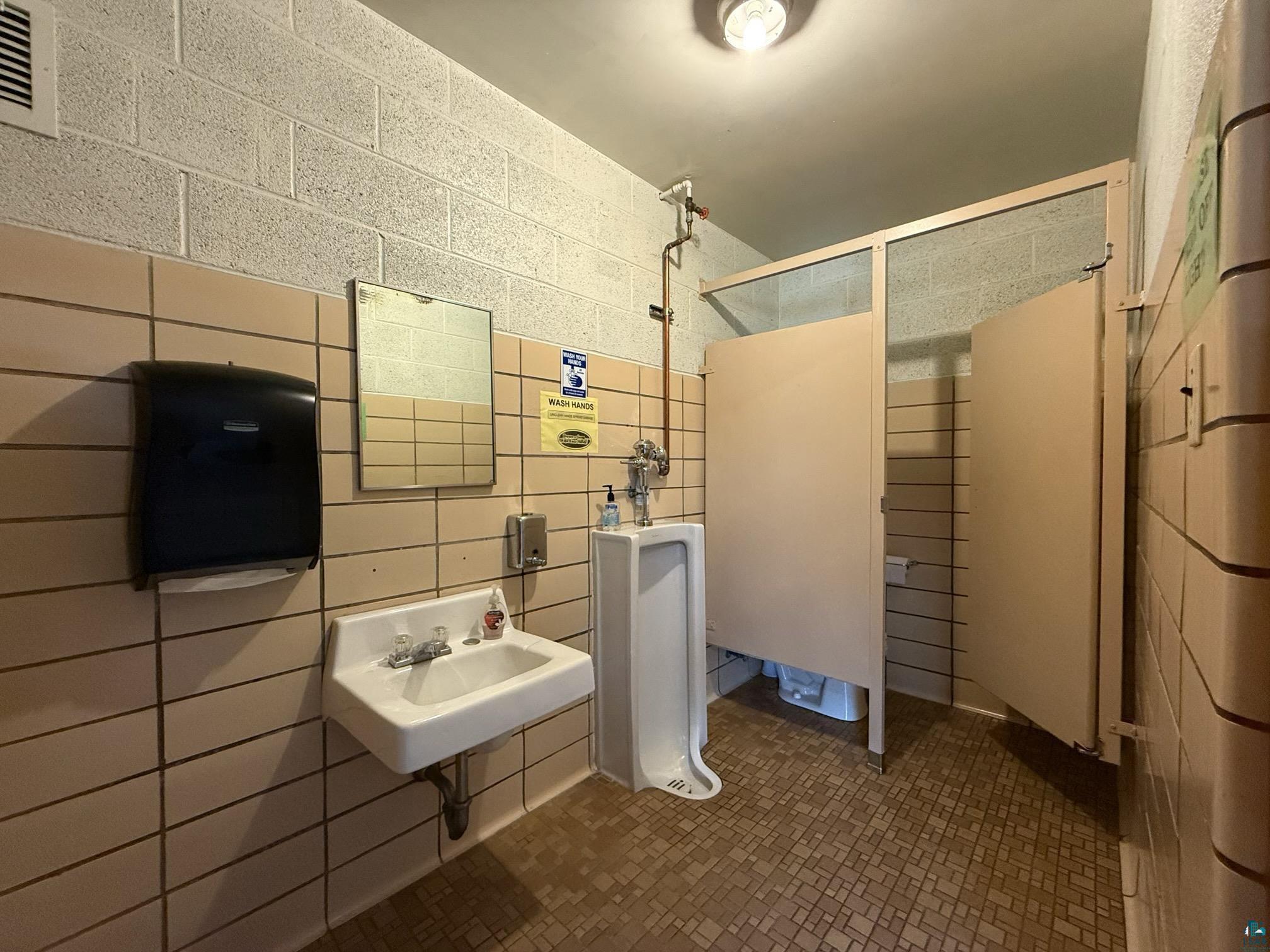 315 W 10th St, Ashland, WI 54806 Listing Photo  43