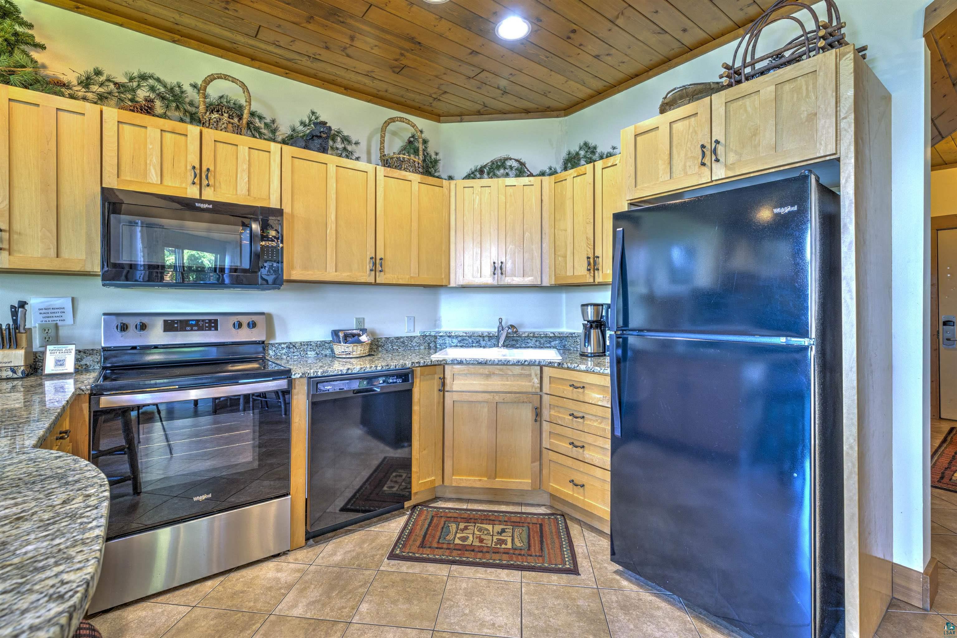 2826 Highway 61, #410A, Two Harbors, MN 55616 Listing Photo  11