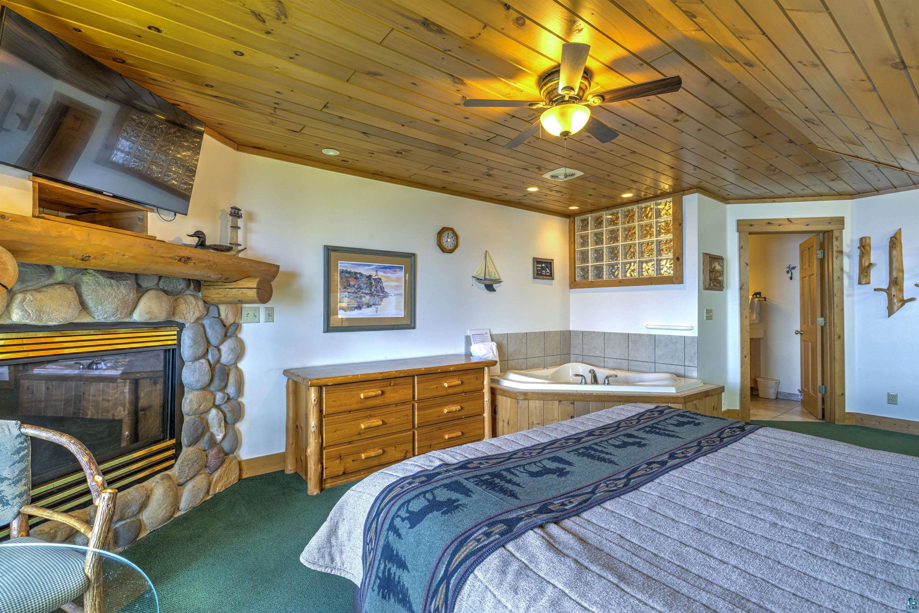 2826 Highway 61, #410A, Two Harbors, MN 55616 Listing Photo  18