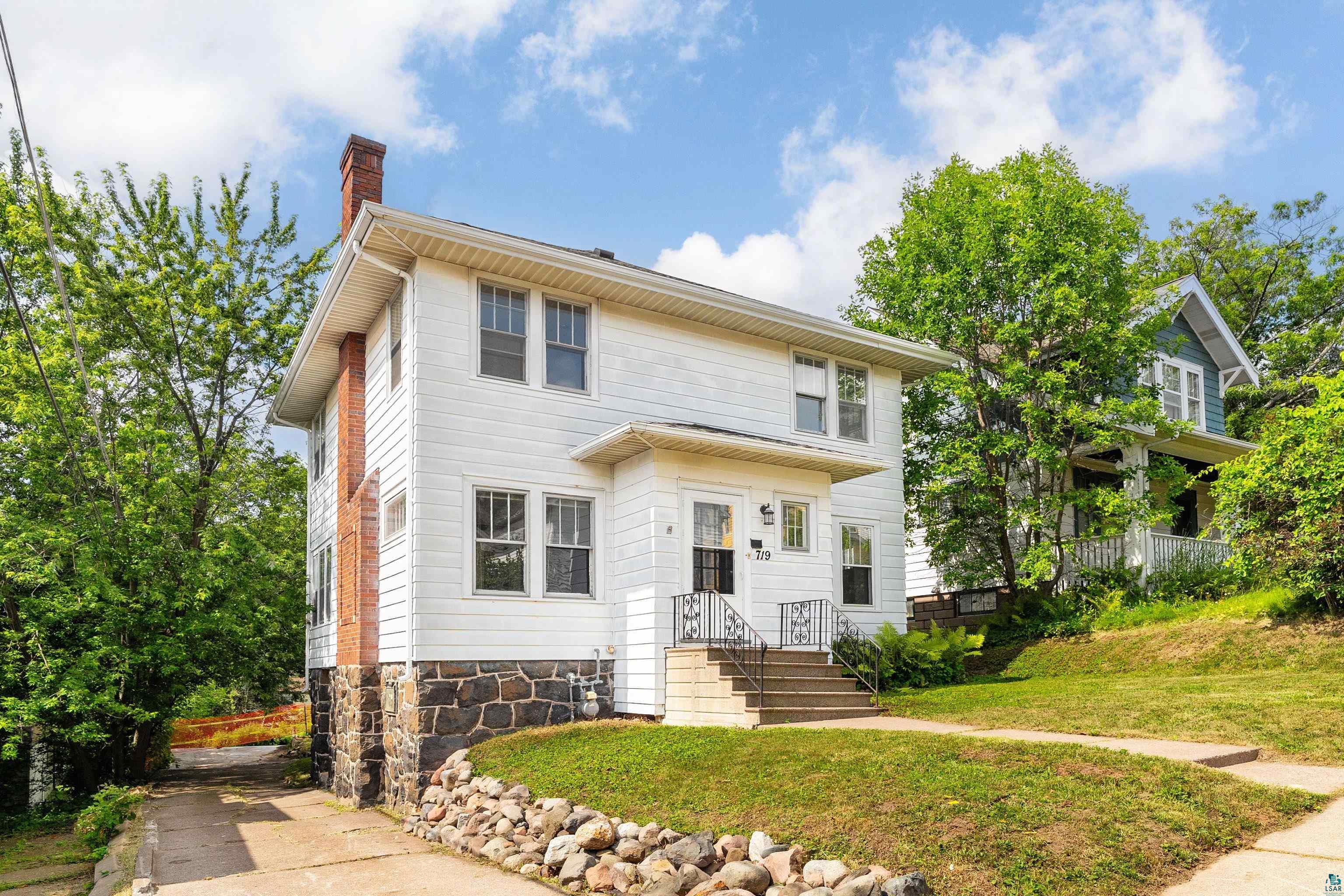 719 N 16th Ave E, Duluth, MN 55812 Listing Photo  2