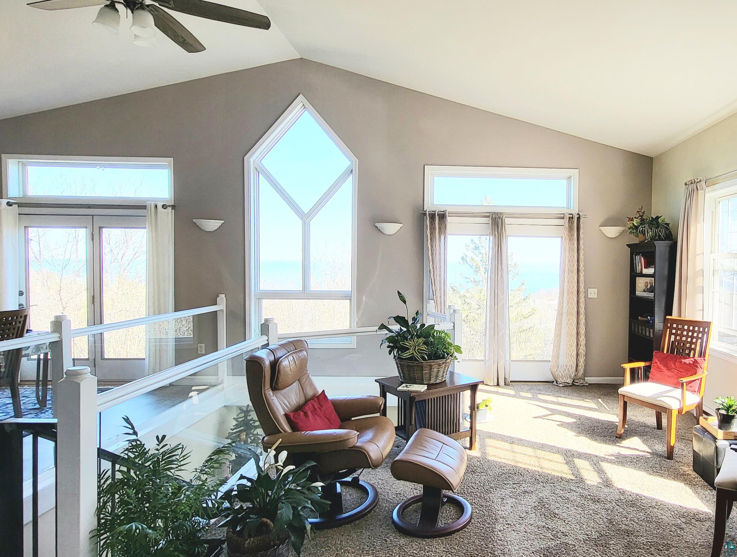 908 E Skyline Pkwy, #Uppe, Duluth, MN 55805 Listing Photo  3