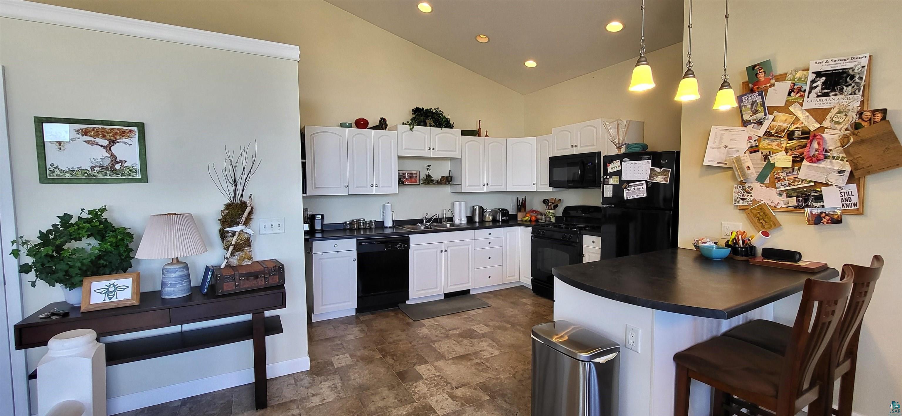 908 E Skyline Pkwy, #Uppe, Duluth, MN 55805 Listing Photo  4