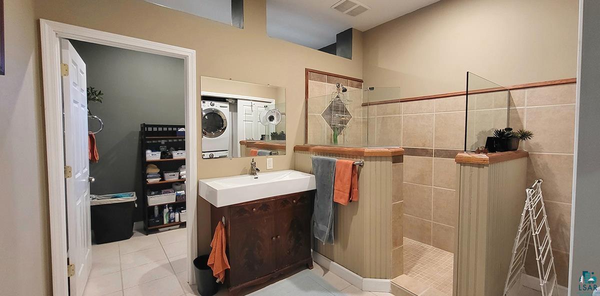 908 E Skyline Pkwy, #Uppe, Duluth, MN 55805 Listing Photo  5