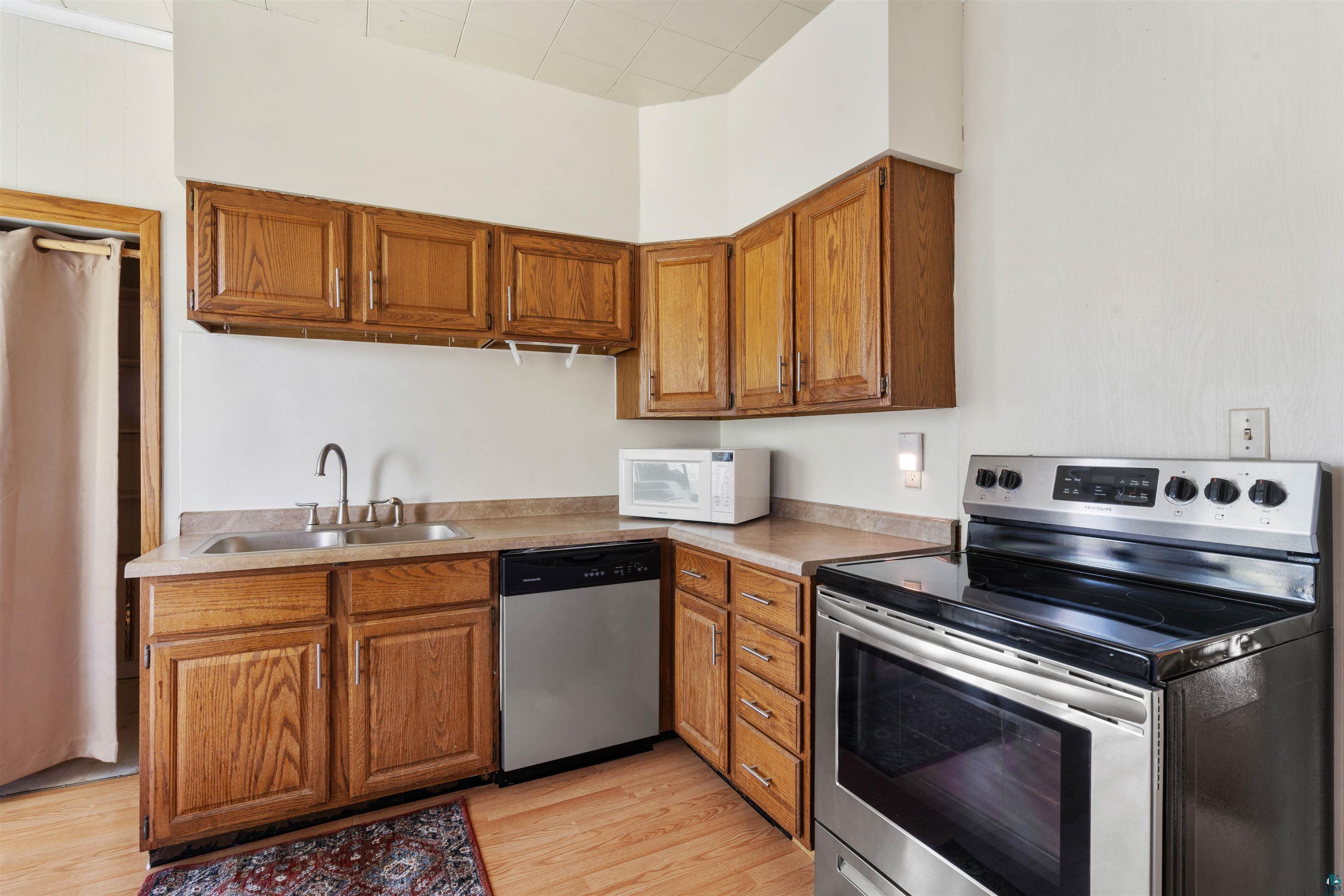 1211 E 1st St, Duluth, MN 55805 Listing Photo  17