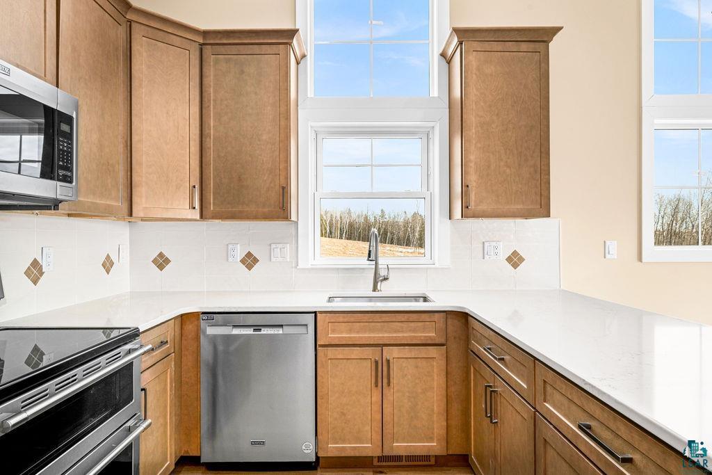 8602 Maynard Pl, Duluth, MN 55807 Listing Photo  9