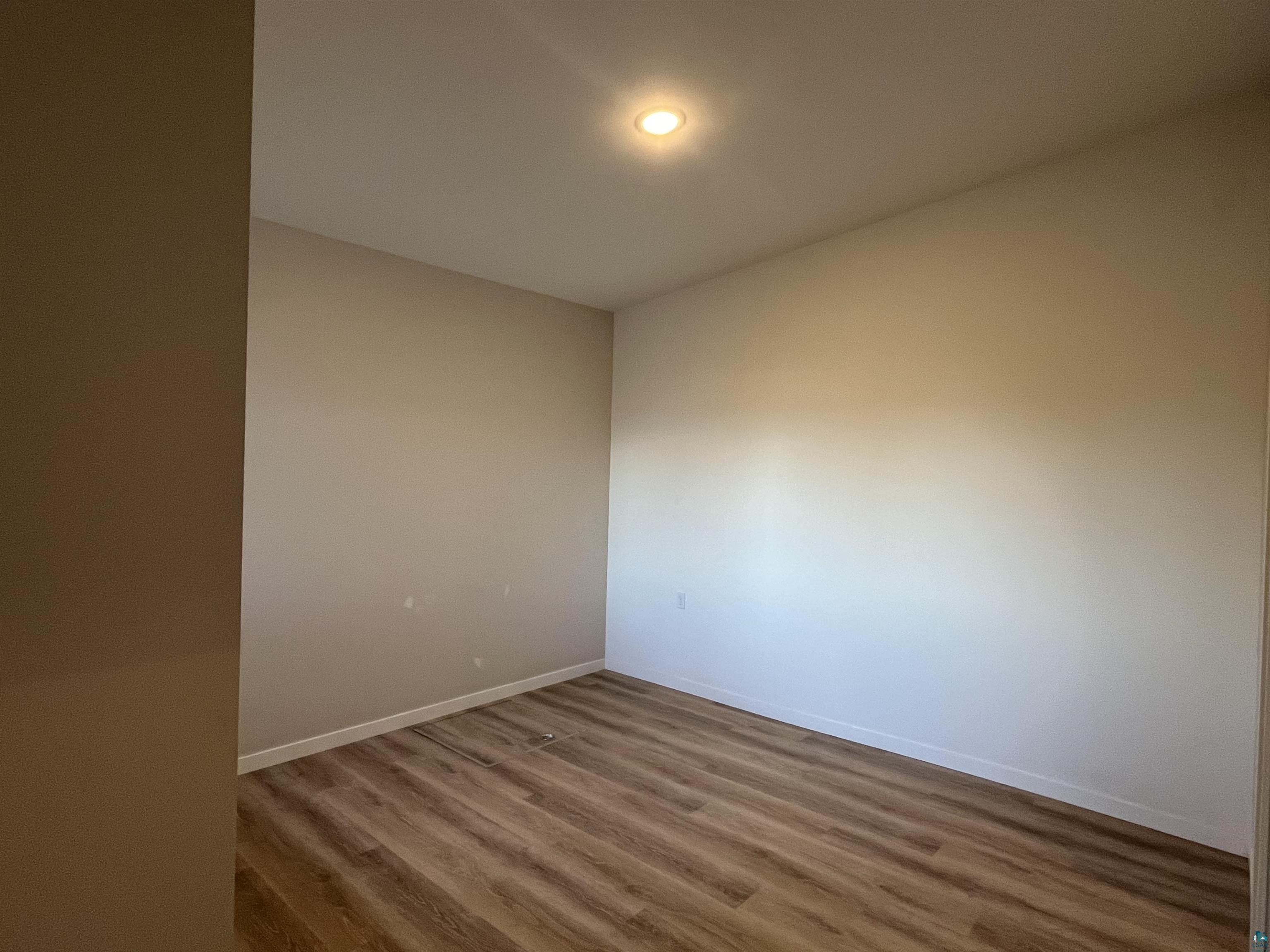 2102 N 40th Ave W, Duluth, MN 55807 Listing Photo  27