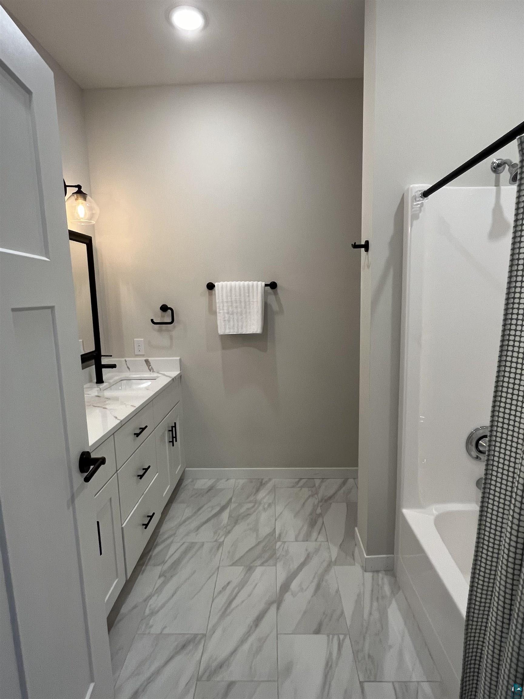 2102 N 40th Ave W, Duluth, MN 55807 Listing Photo  31