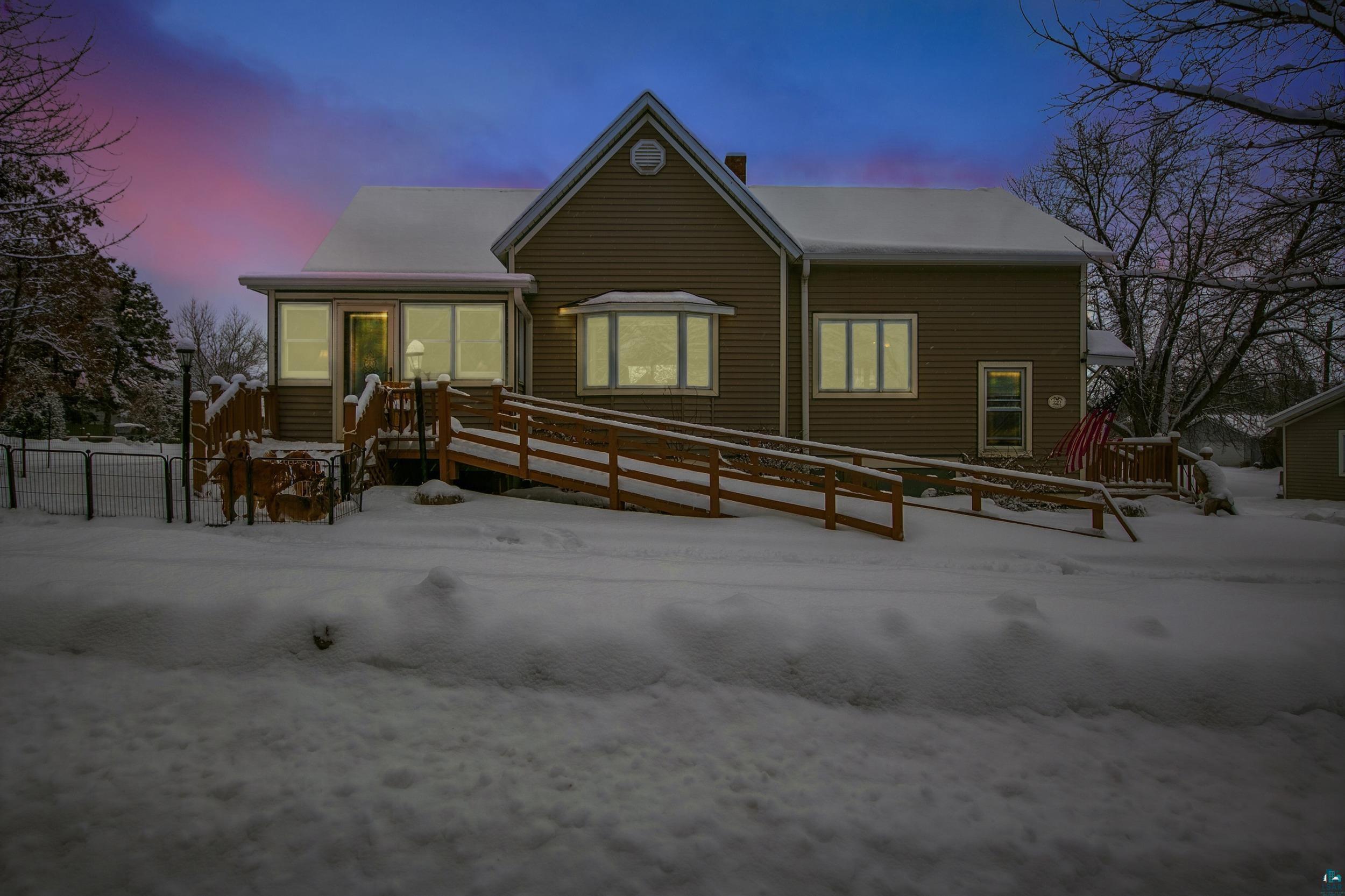 220 W 5th Ave, Washburn, WI 54891 Listing Photo  1