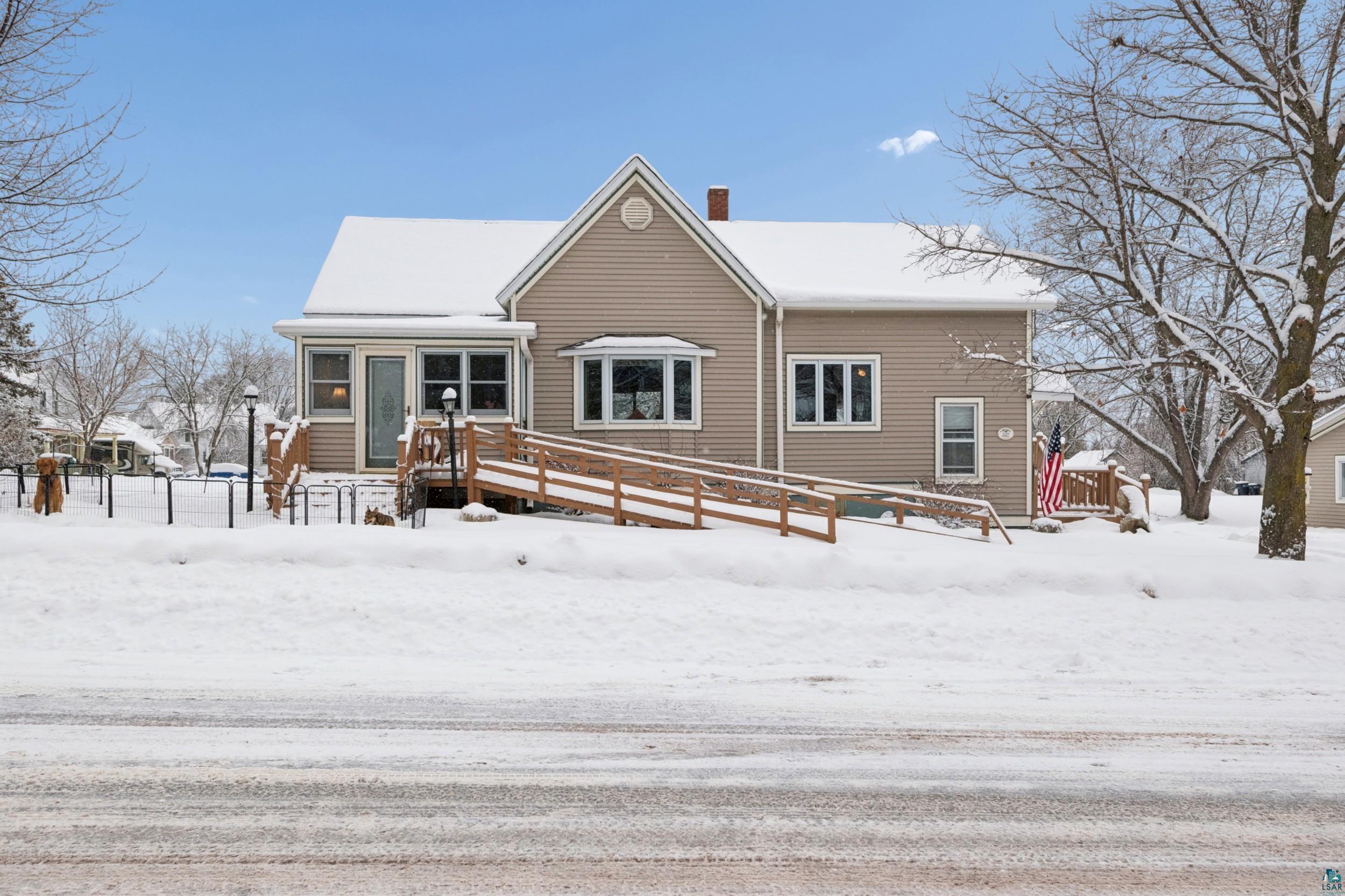 220 W 5th Ave, Washburn, WI 54891 Listing Photo  2