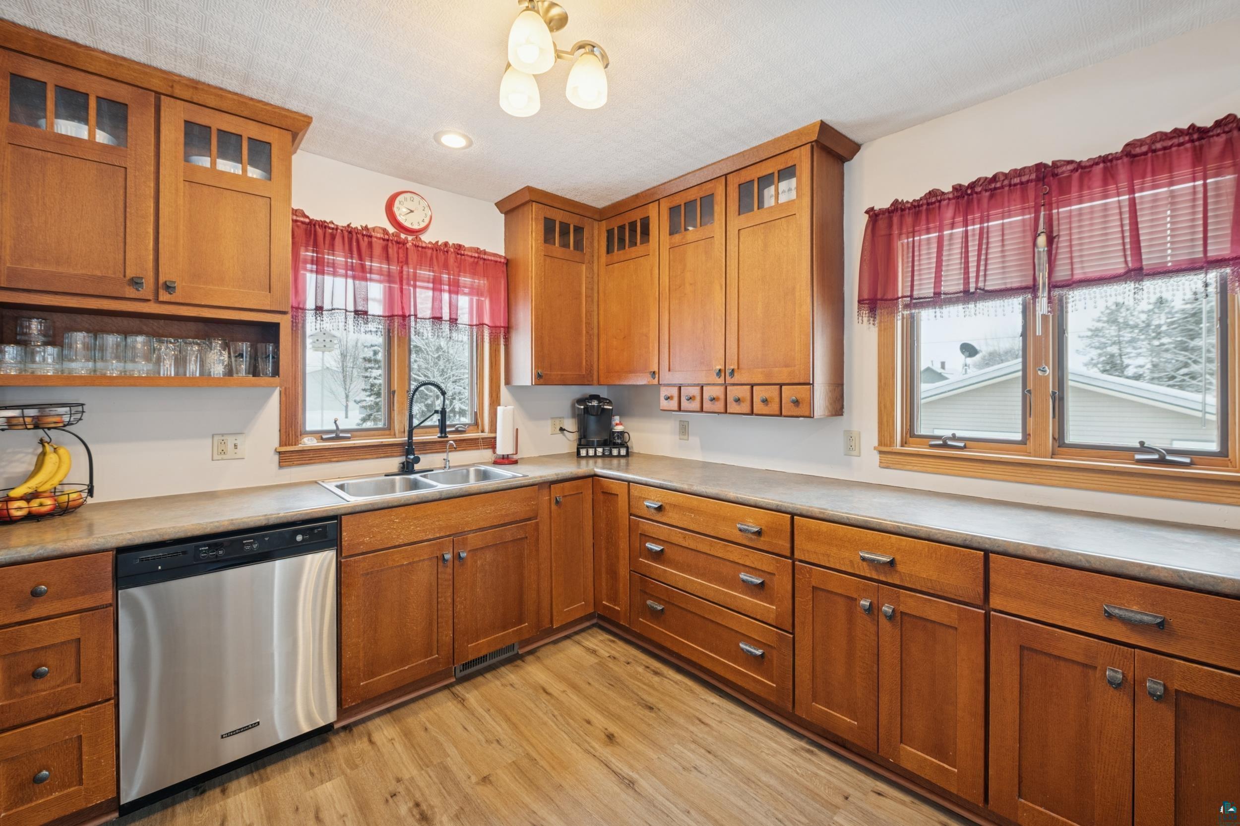 220 W 5th Ave, Washburn, WI 54891 Listing Photo  8