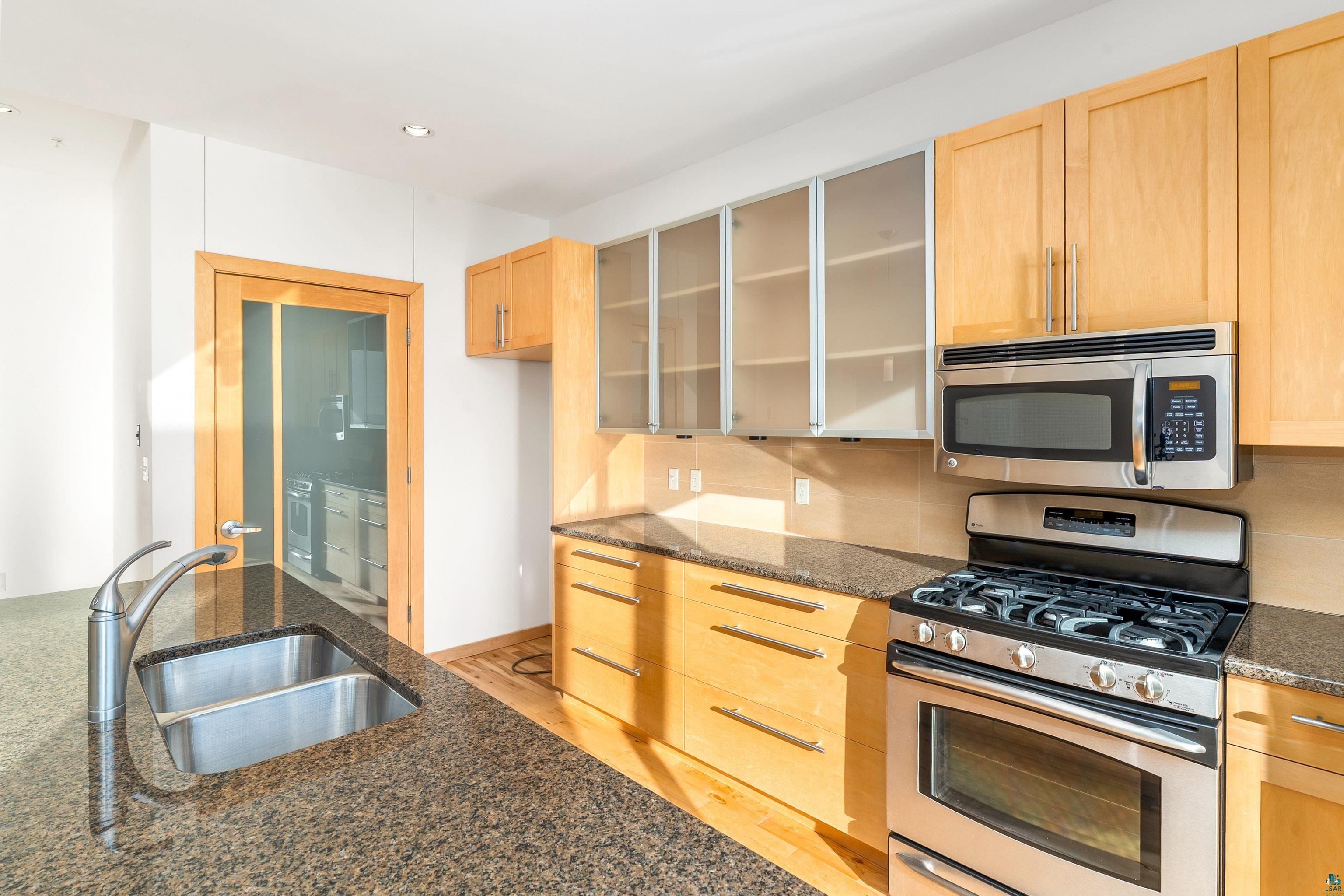 311 E Superior St, #704, Duluth, MN 55802 Listing Photo  16