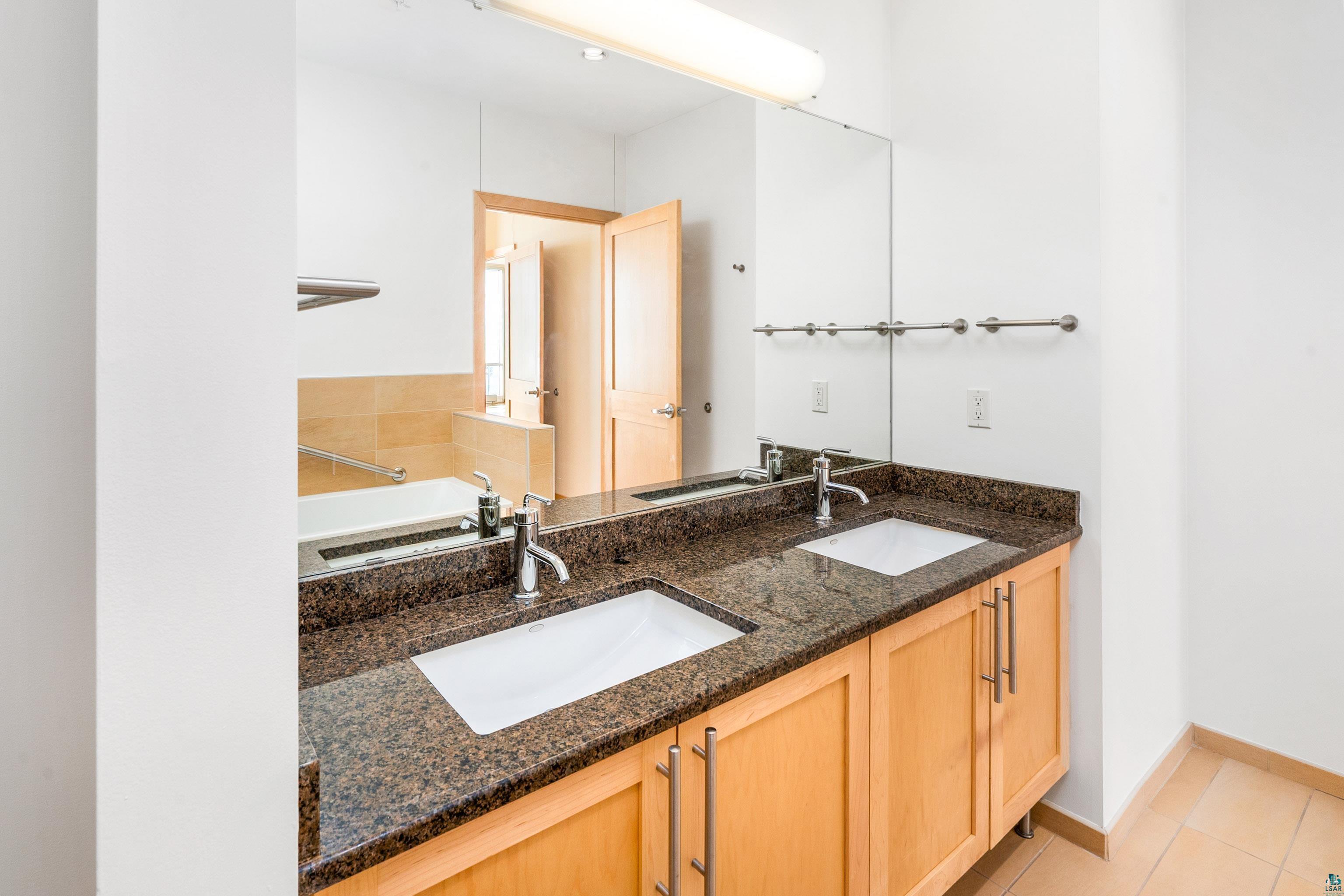 311 E Superior St, #704, Duluth, MN 55802 Listing Photo  27