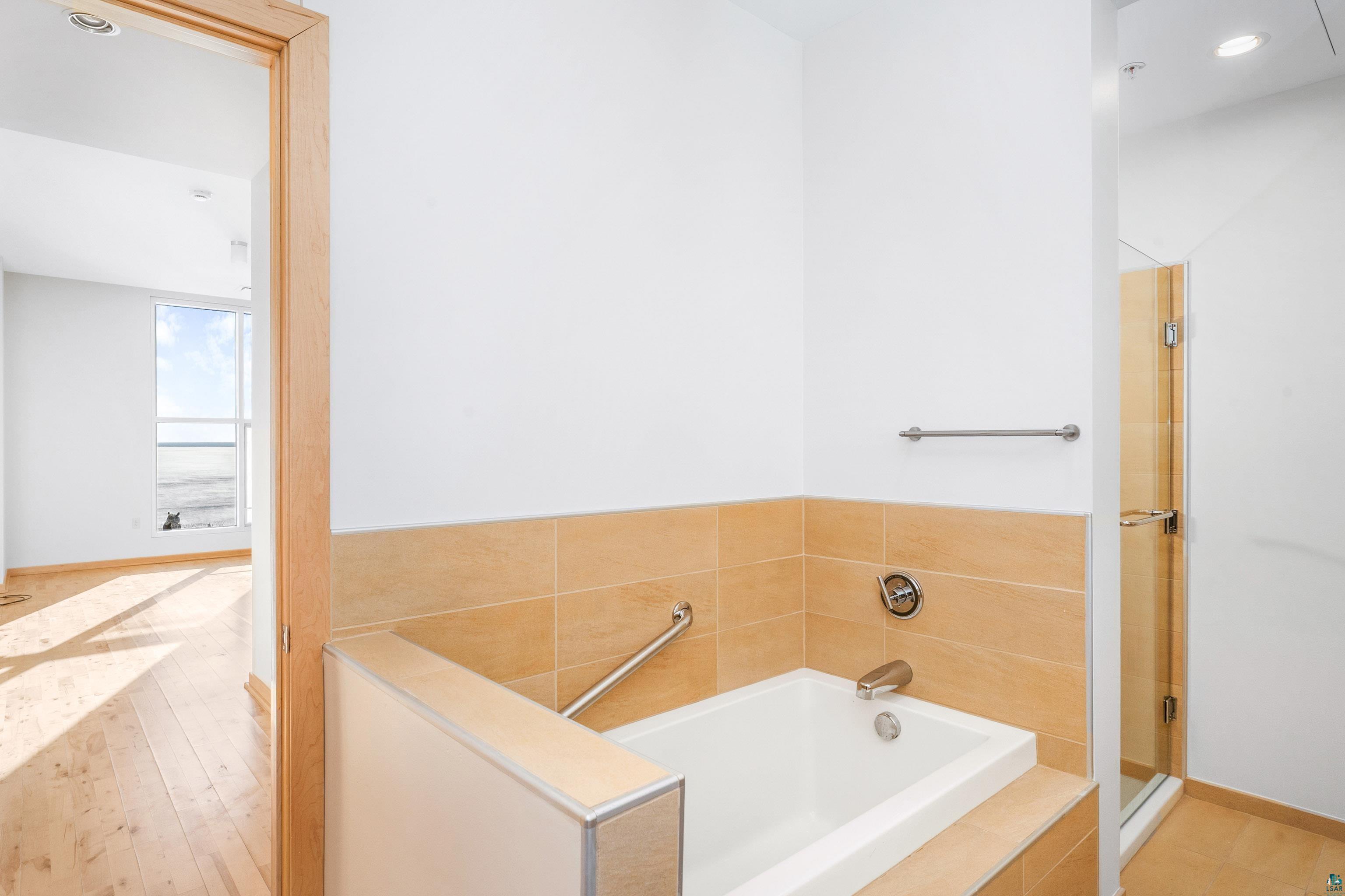 311 E Superior St, #704, Duluth, MN 55802 Listing Photo  28