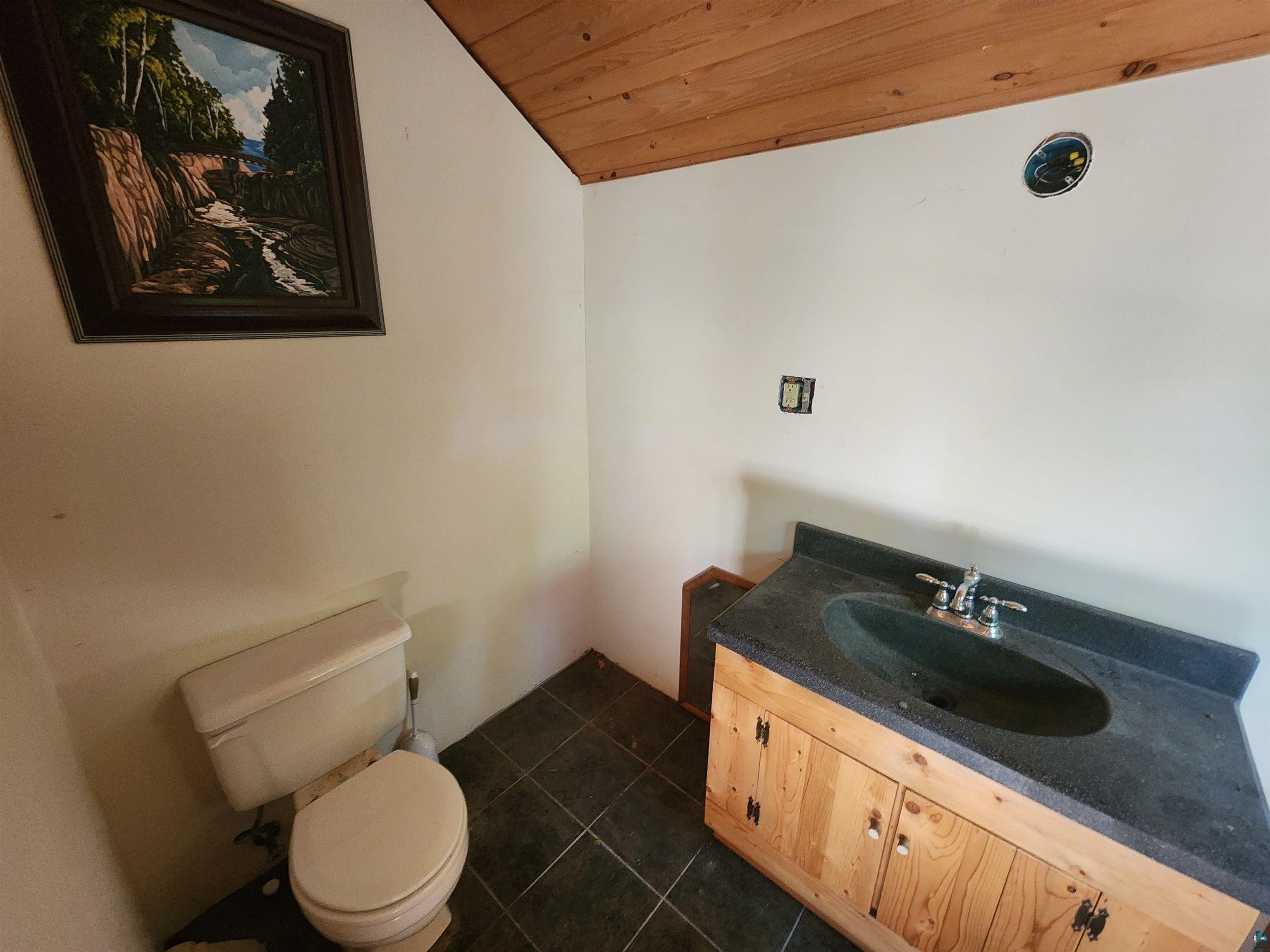 192 W Deeryard Lake Rd, Lutsen, MN 55612 Listing Photo  21