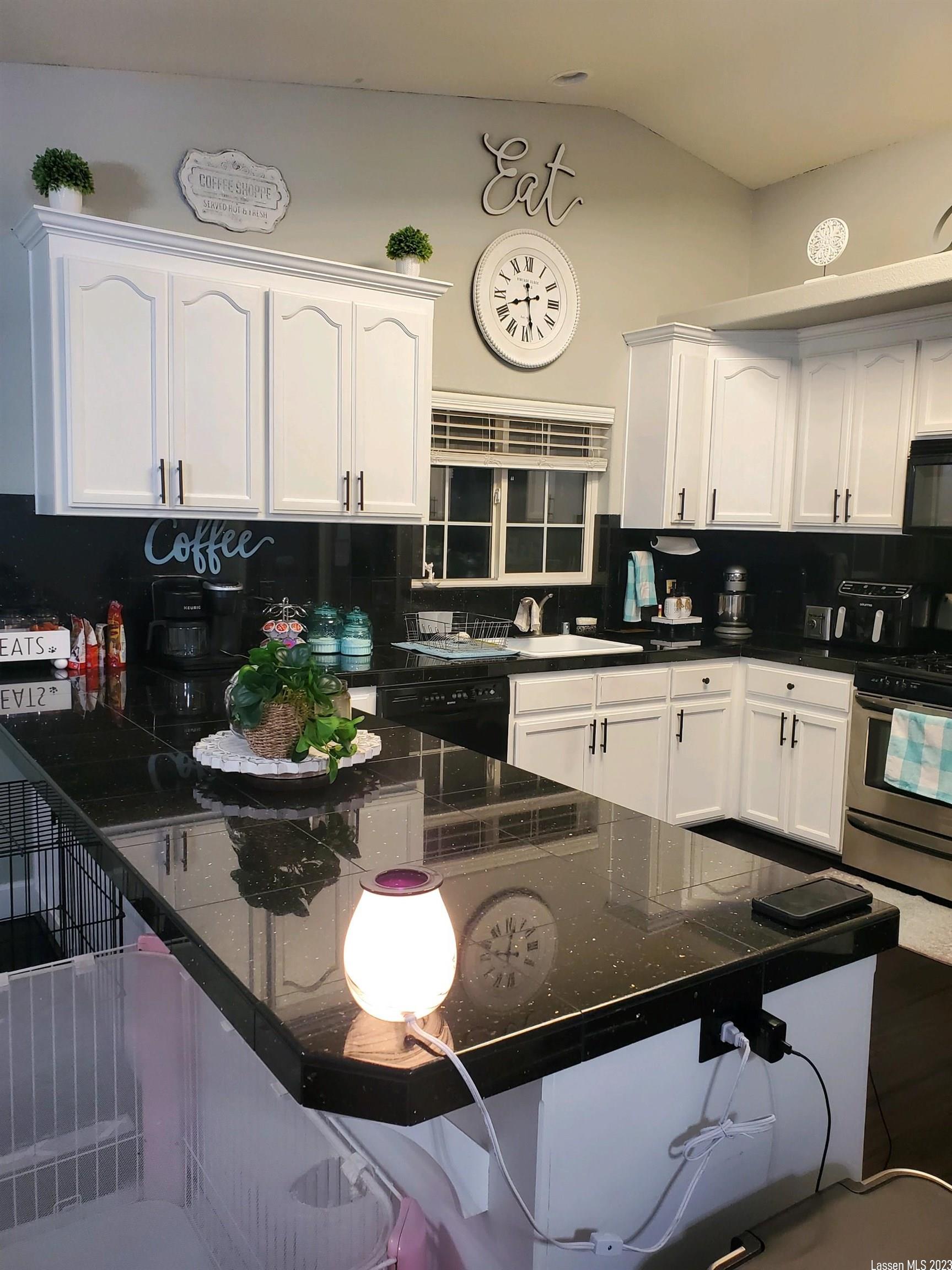 Blue Frog Realty Susan River Realty • CA • Broker LeAnn Smith 01263375