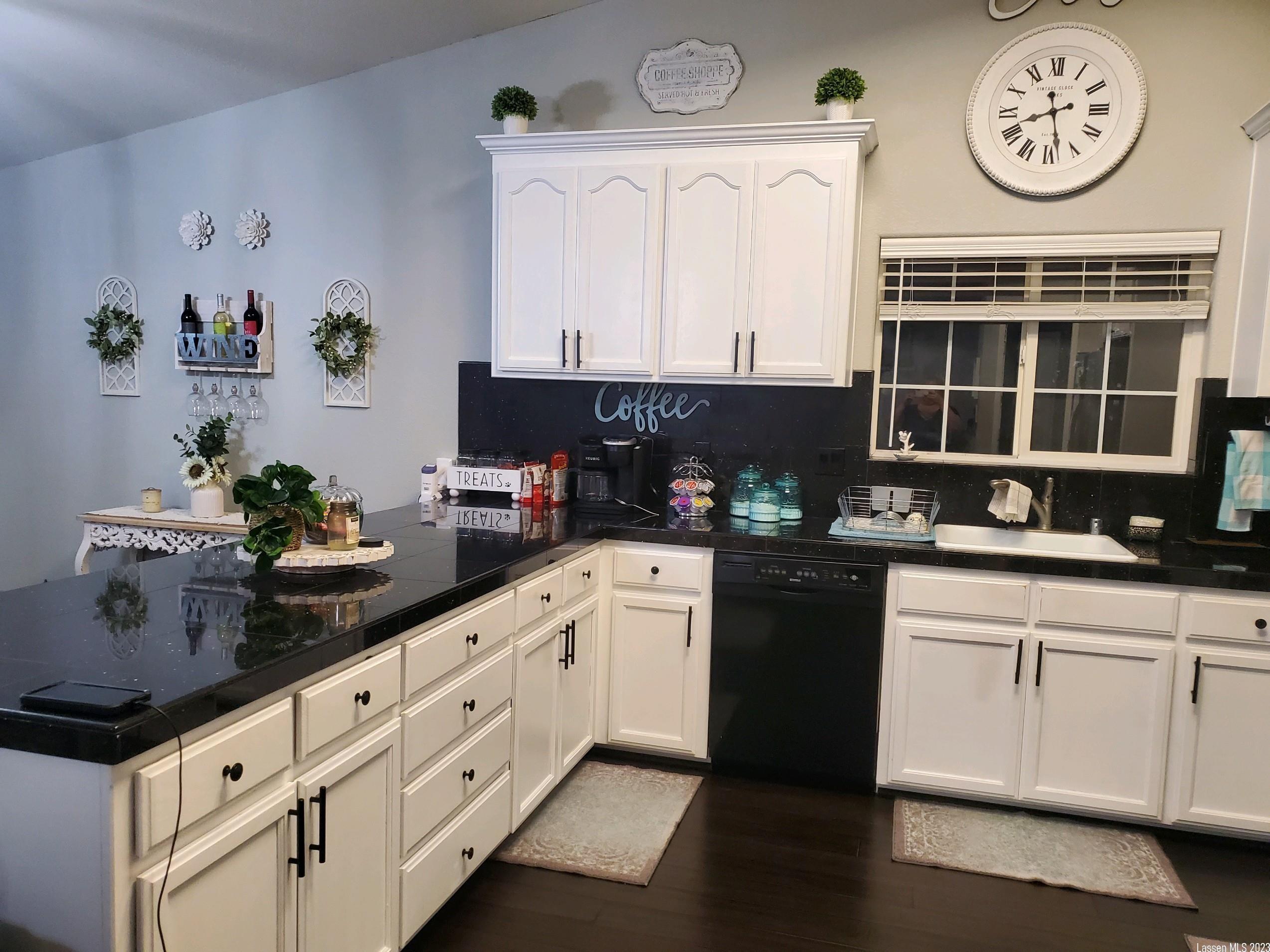 Blue Frog Realty Susan River Realty • CA • Broker LeAnn Smith 01263375