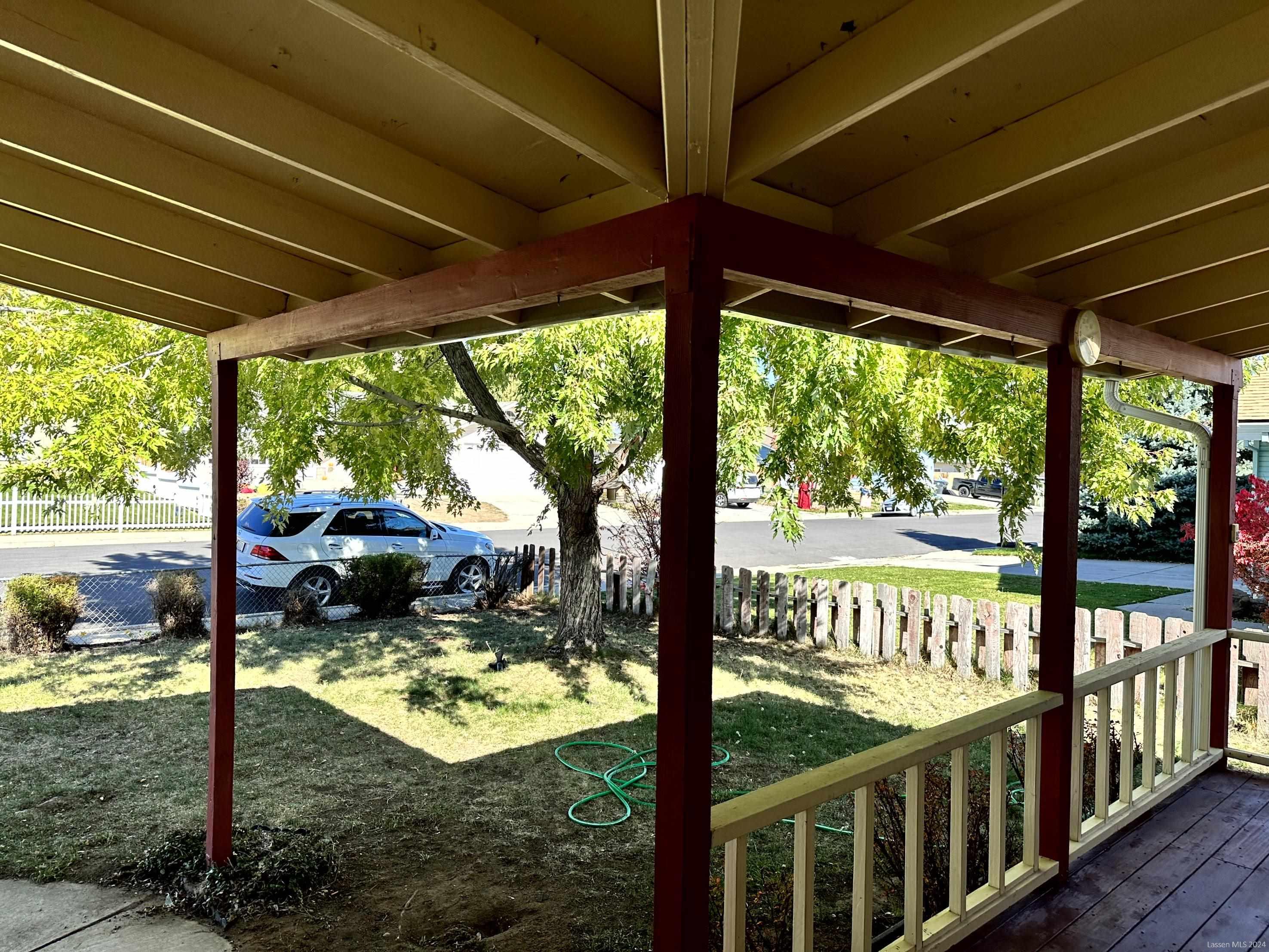 Blue Frog Realty Susan River Realty • CA • Broker LeAnn Smith 01263375