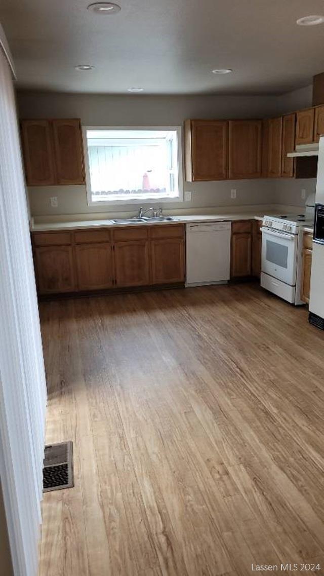 Blue Frog Realty Susan River Realty • CA • Broker LeAnn Smith 01263375