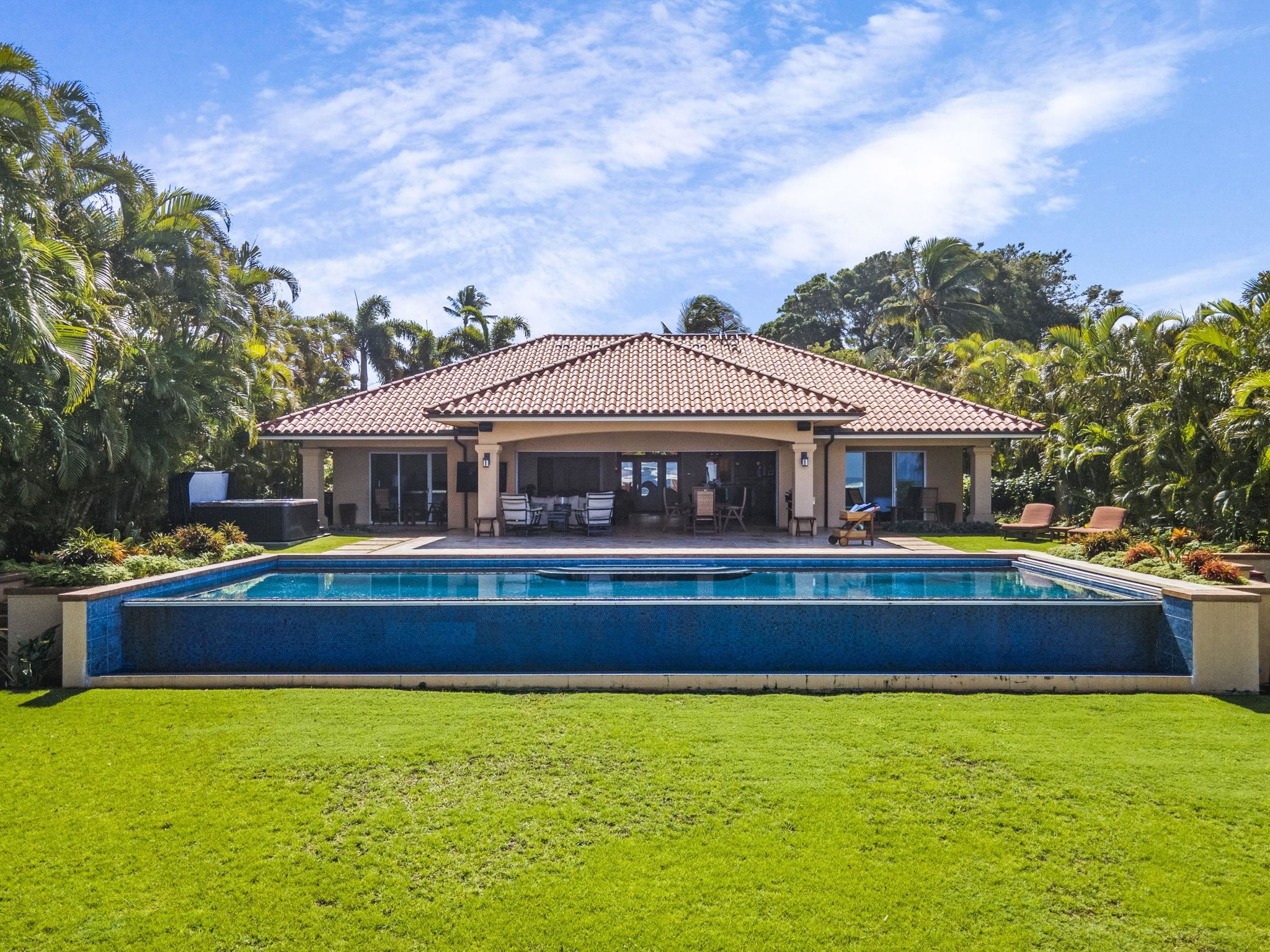 21 Kaulua, Paia, HI 96779