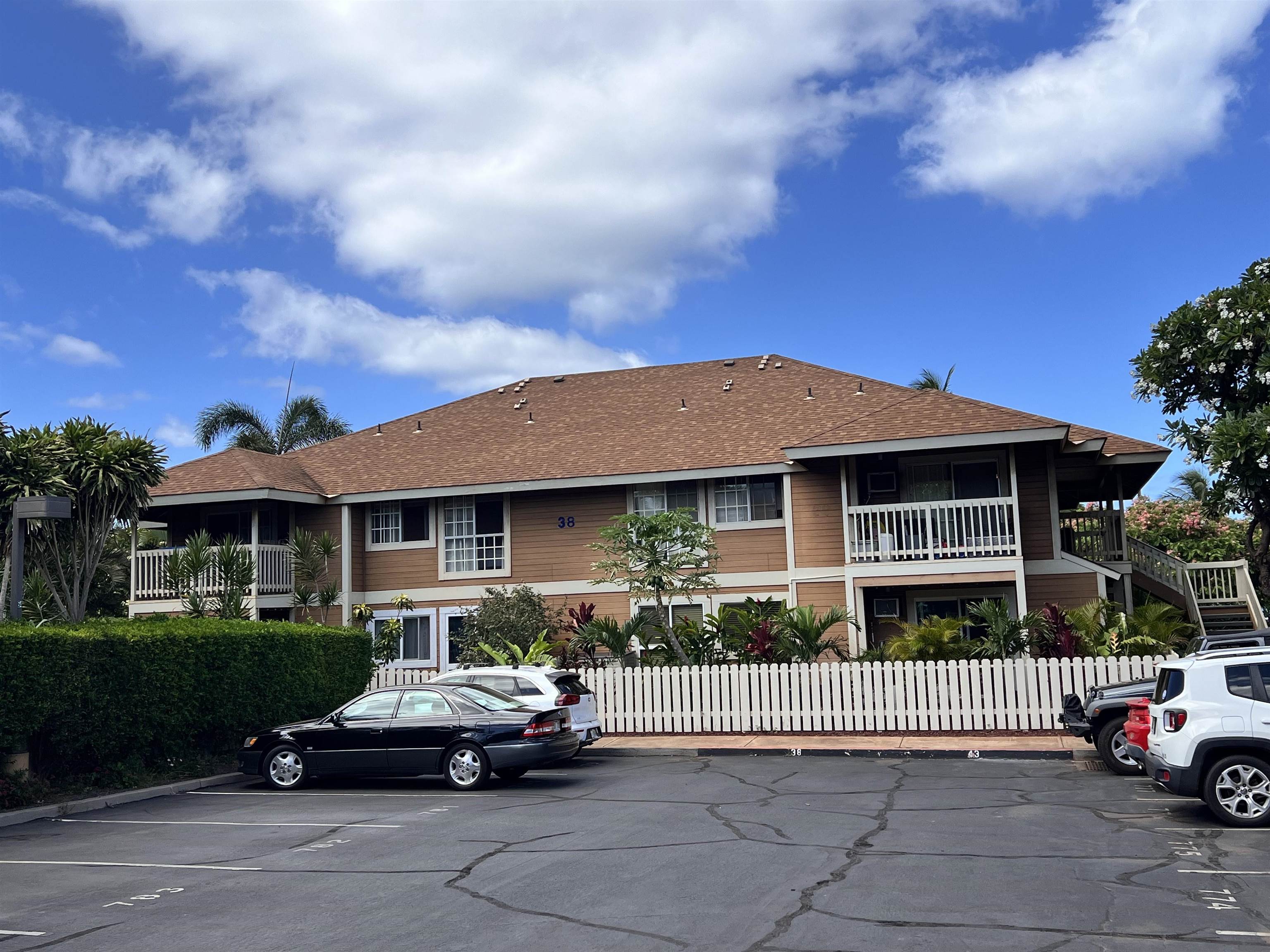 140 Uwapo Rd 38-203