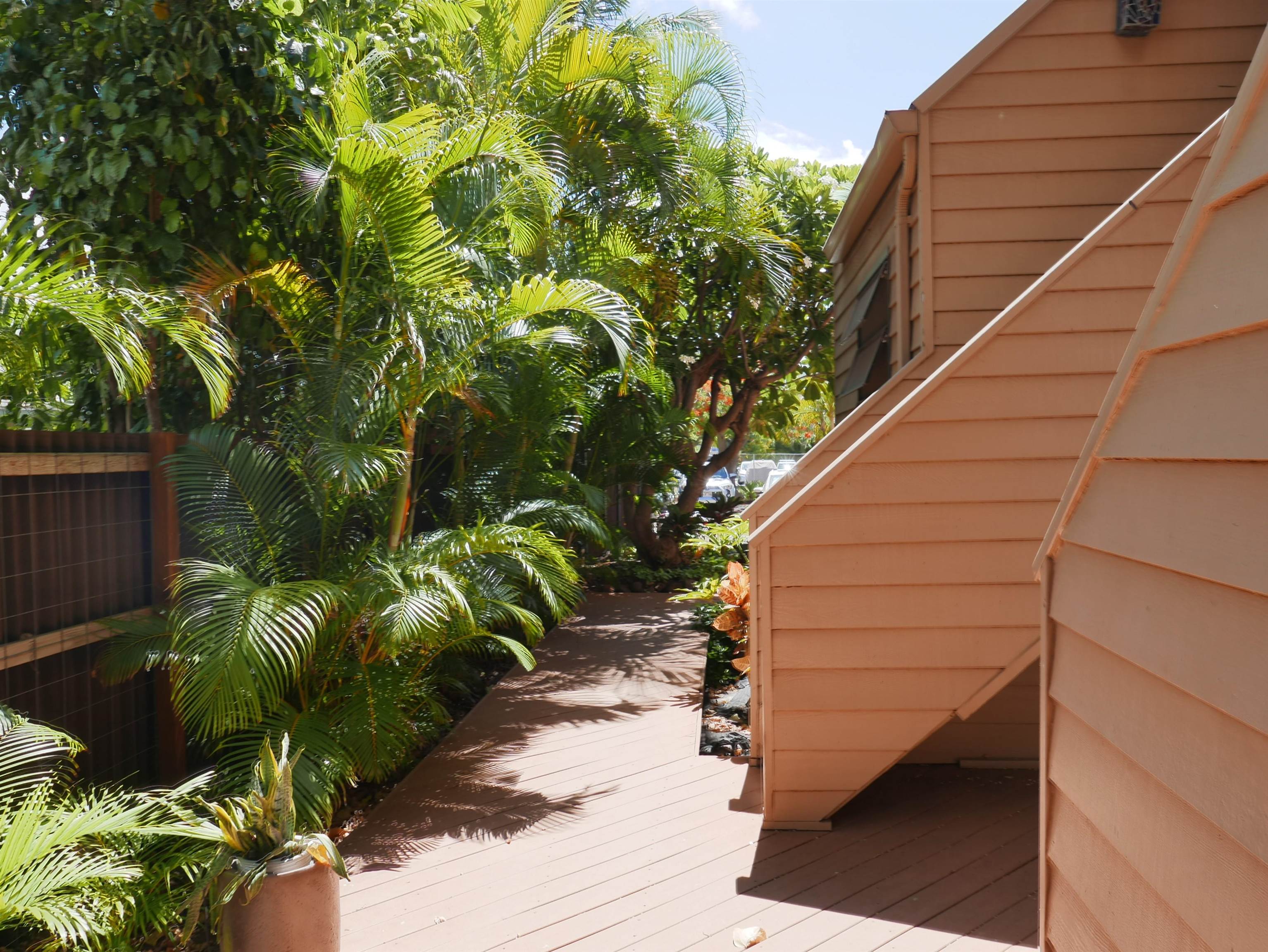50 Waiohuli St E