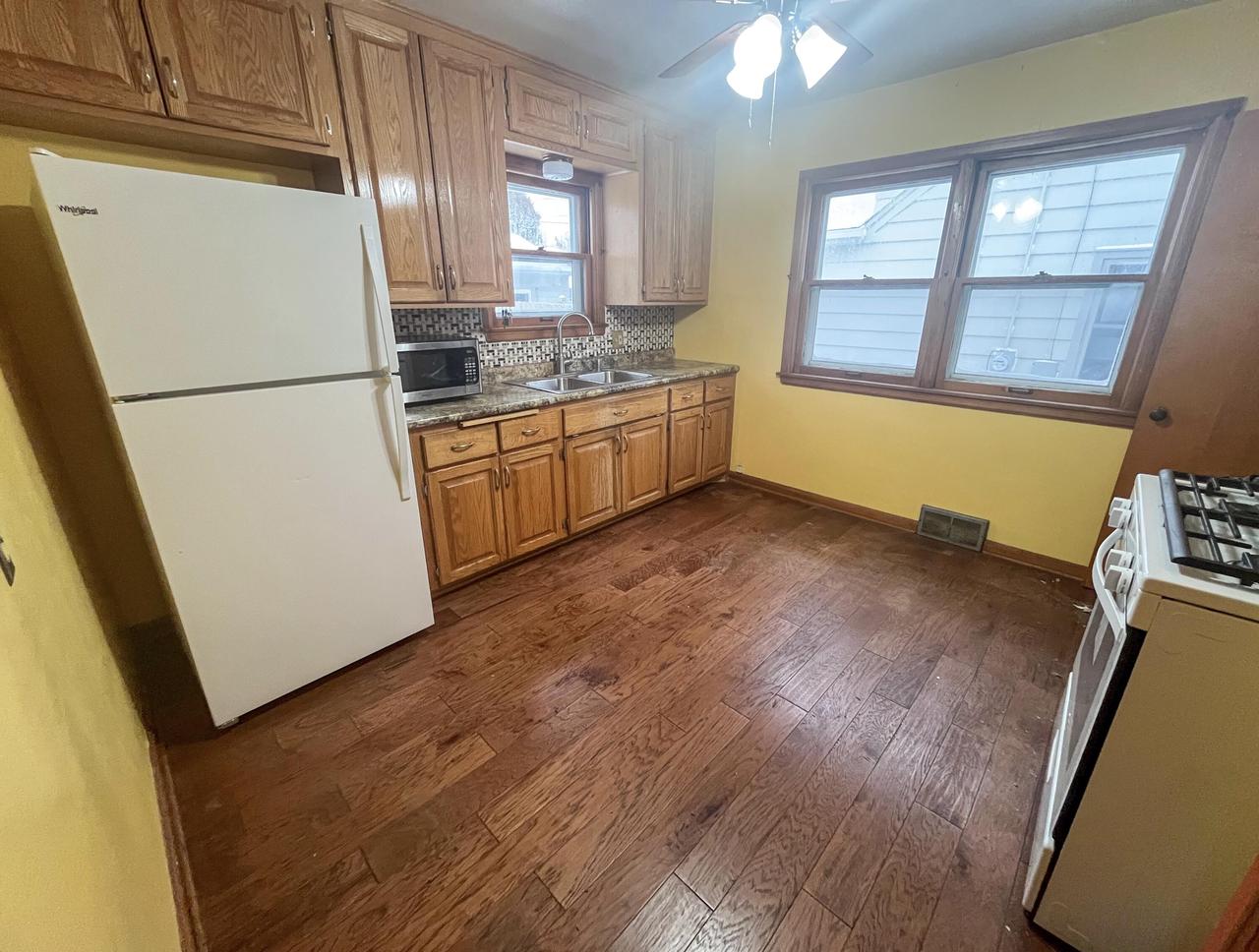 3278 S Dayfield AVENUE, Milwaukee, Wisconsin 53207, 3 Bedrooms Bedrooms, ,1 BathroomBathrooms,Residential,For Sale,3278 S Dayfield AVENUE,MM1900085