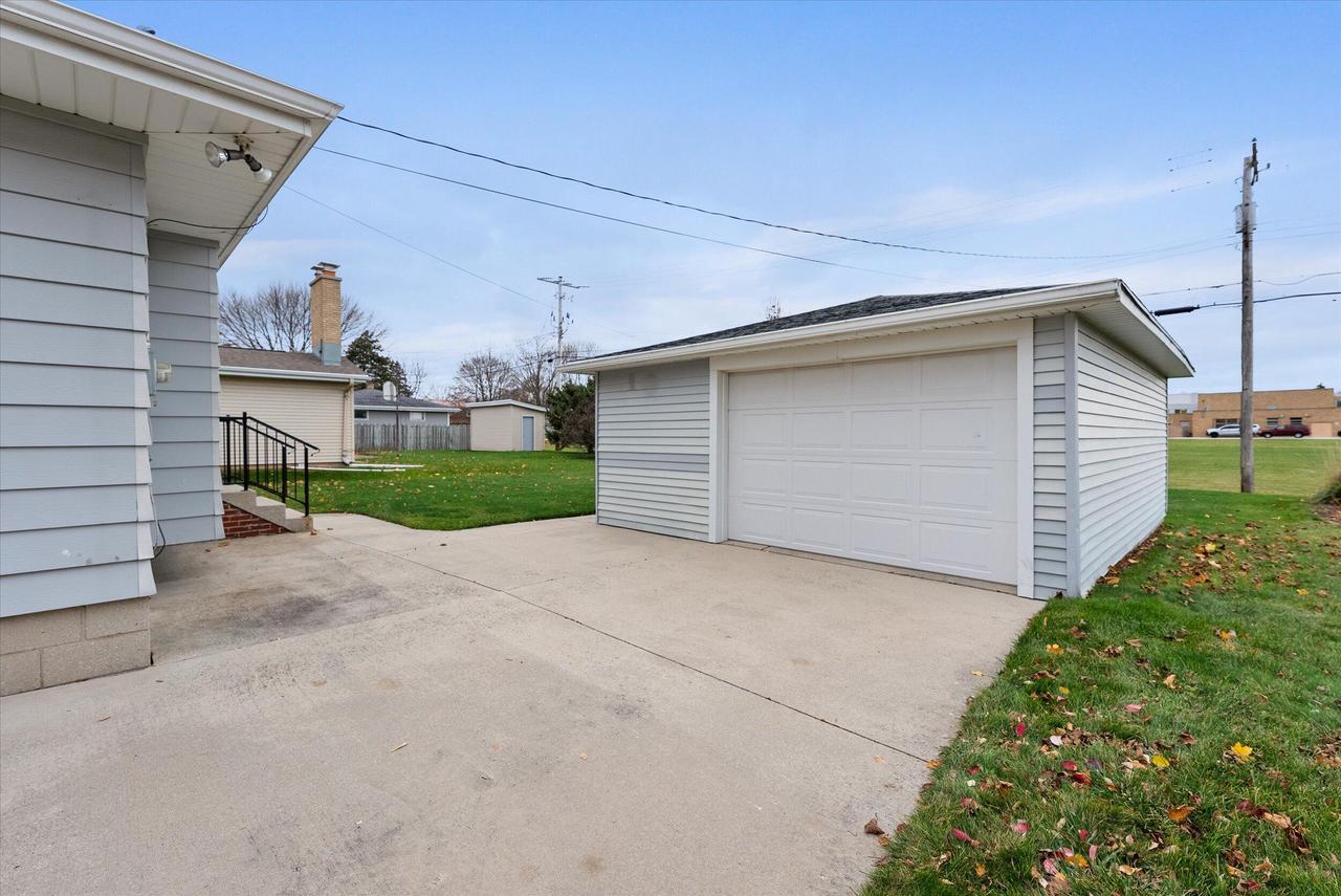 1624 Ohio AVENUE, Sheboygan, Wisconsin 53081, 3 Bedrooms Bedrooms, ,1 BathroomBathrooms,Residential,For Sale,1624 Ohio AVENUE,MM1900115