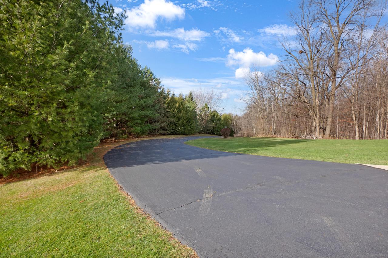 5563 Applewood COURT, Hartford, City of, Wisconsin 53027, 4 Bedrooms Bedrooms, ,3 BathroomsBathrooms,Residential,For Sale,5563 Applewood COURT,MM1900141