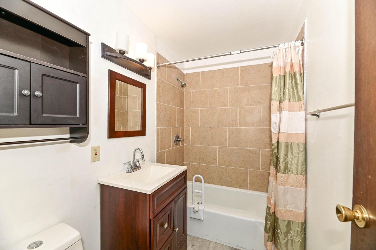 1521 W Edgerton AVENUE, Milwaukee, Wisconsin 53221, 2 Bedrooms Bedrooms, 310 Rooms Rooms,1 BathroomBathrooms,Residential,For Sale,1521 W Edgerton AVENUE,MM1900227