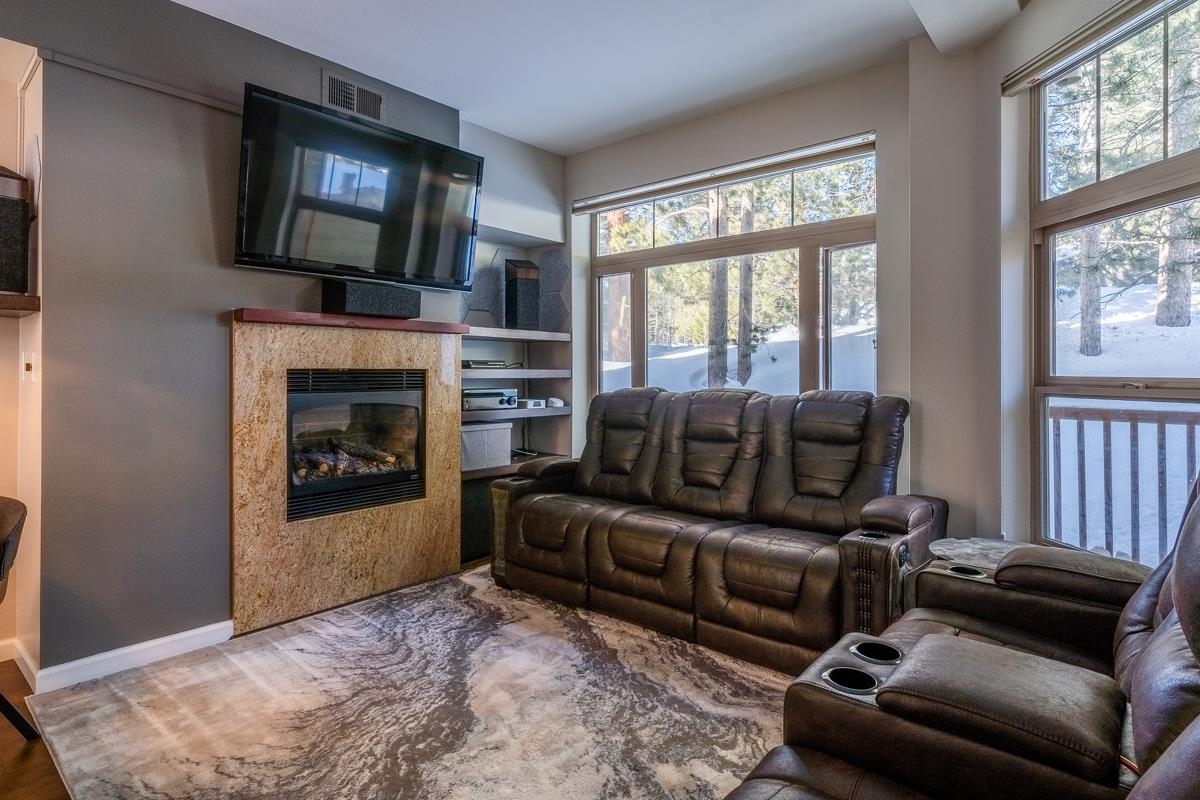 This Diamond Run unit features Hickory wood floors, heated entry level tiled flooring, and granite counters and a 1 car attached garage.  The unit has a propane fireplace as well as forced heat. Diamond Run sits on the Red Line bus to take you to Mammoth Mtn or around town. Pictures to come.....