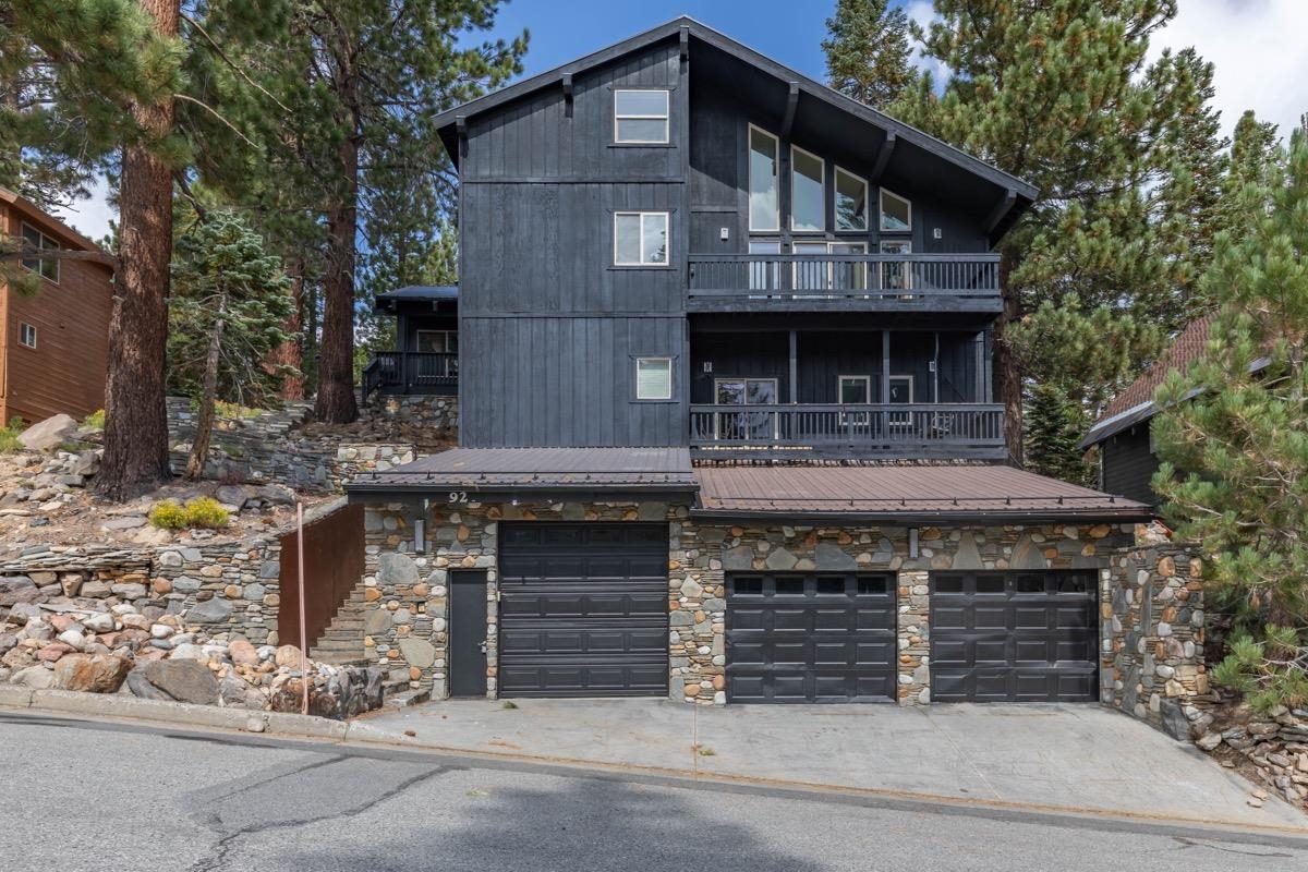 92 Convict Dr, Mammoth Lakes, CA 