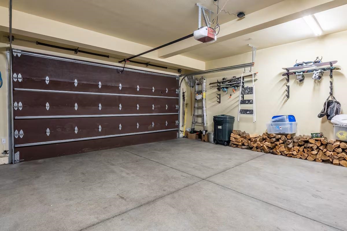 1104 Pyramid Peak Drive