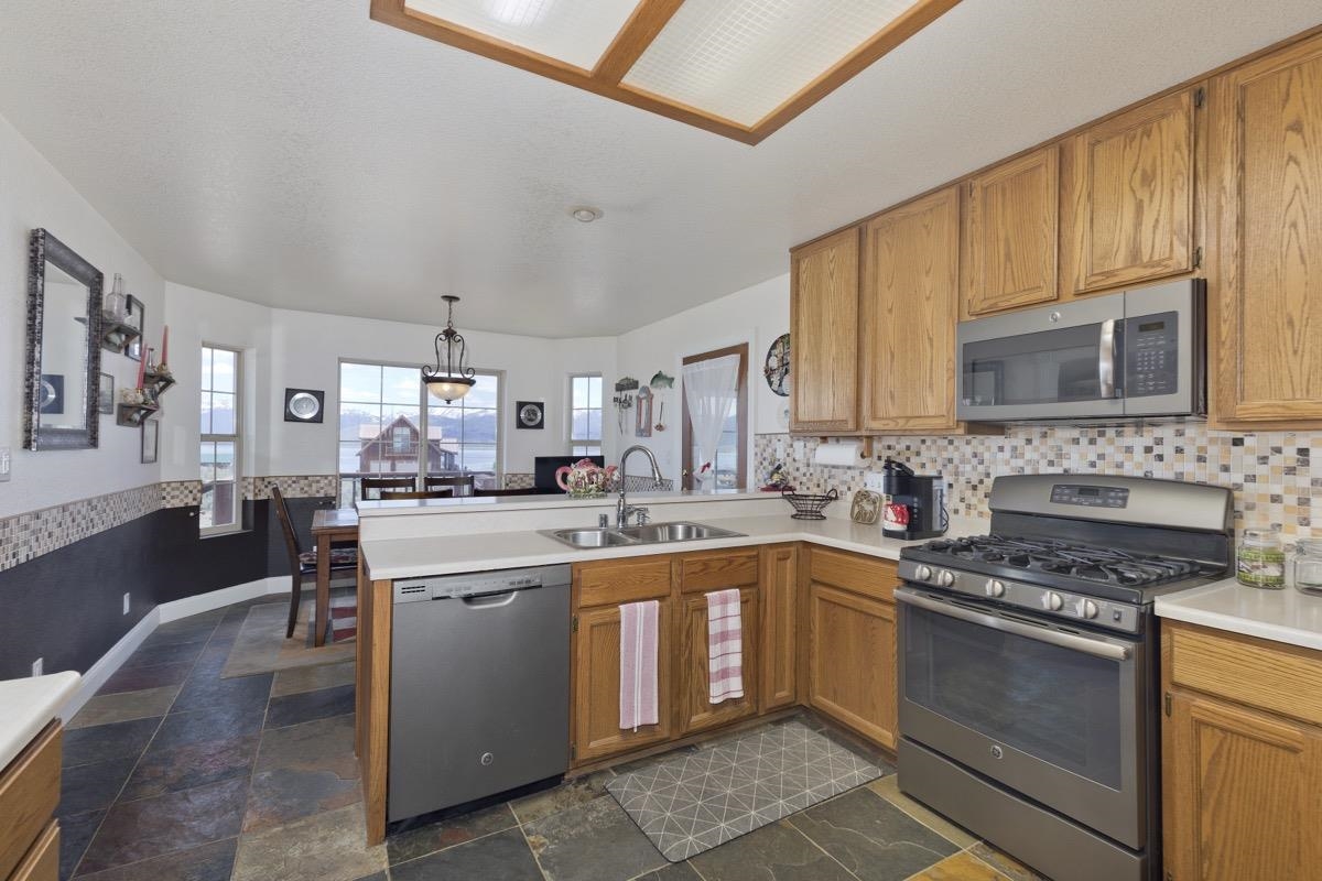 3197 Highway 182