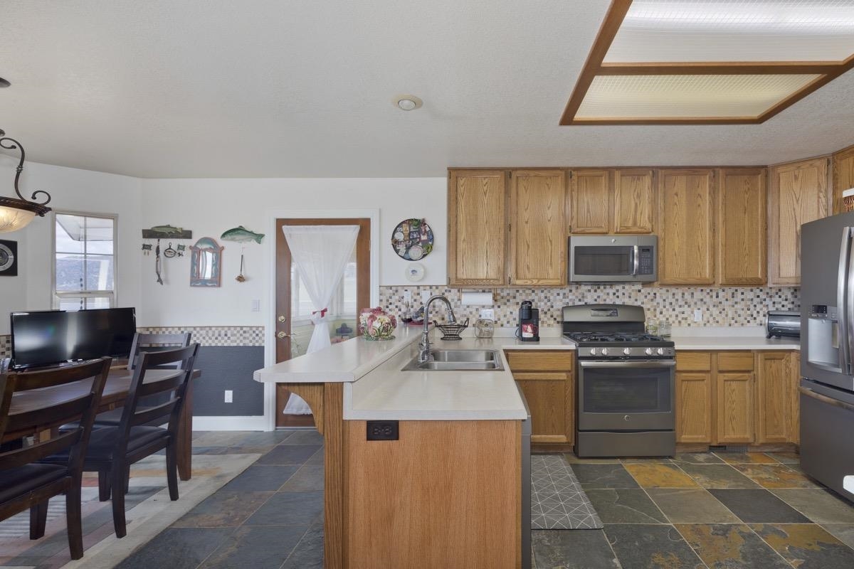 3197 Highway 182