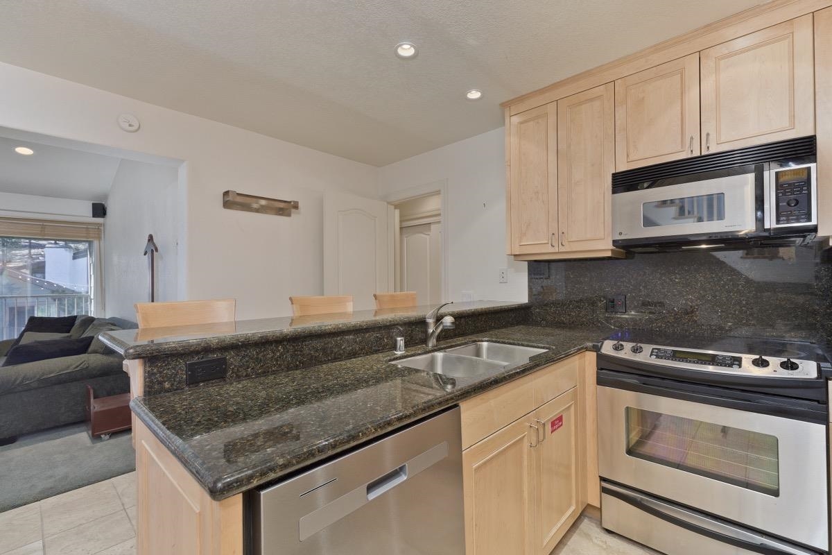 895 Canyon Boulevard