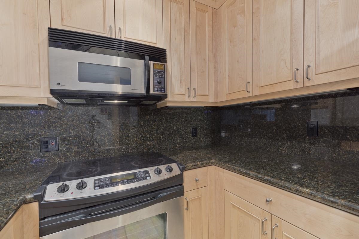 895 Canyon Boulevard