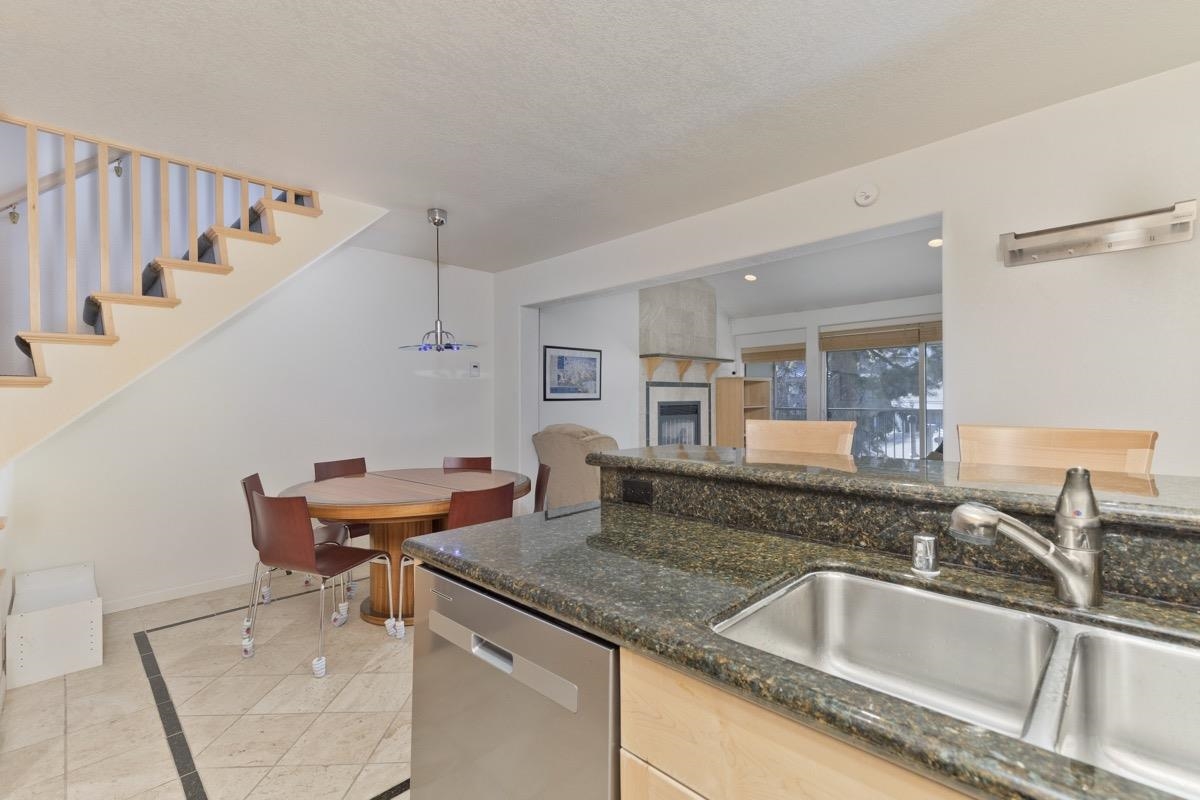 895 Canyon Boulevard