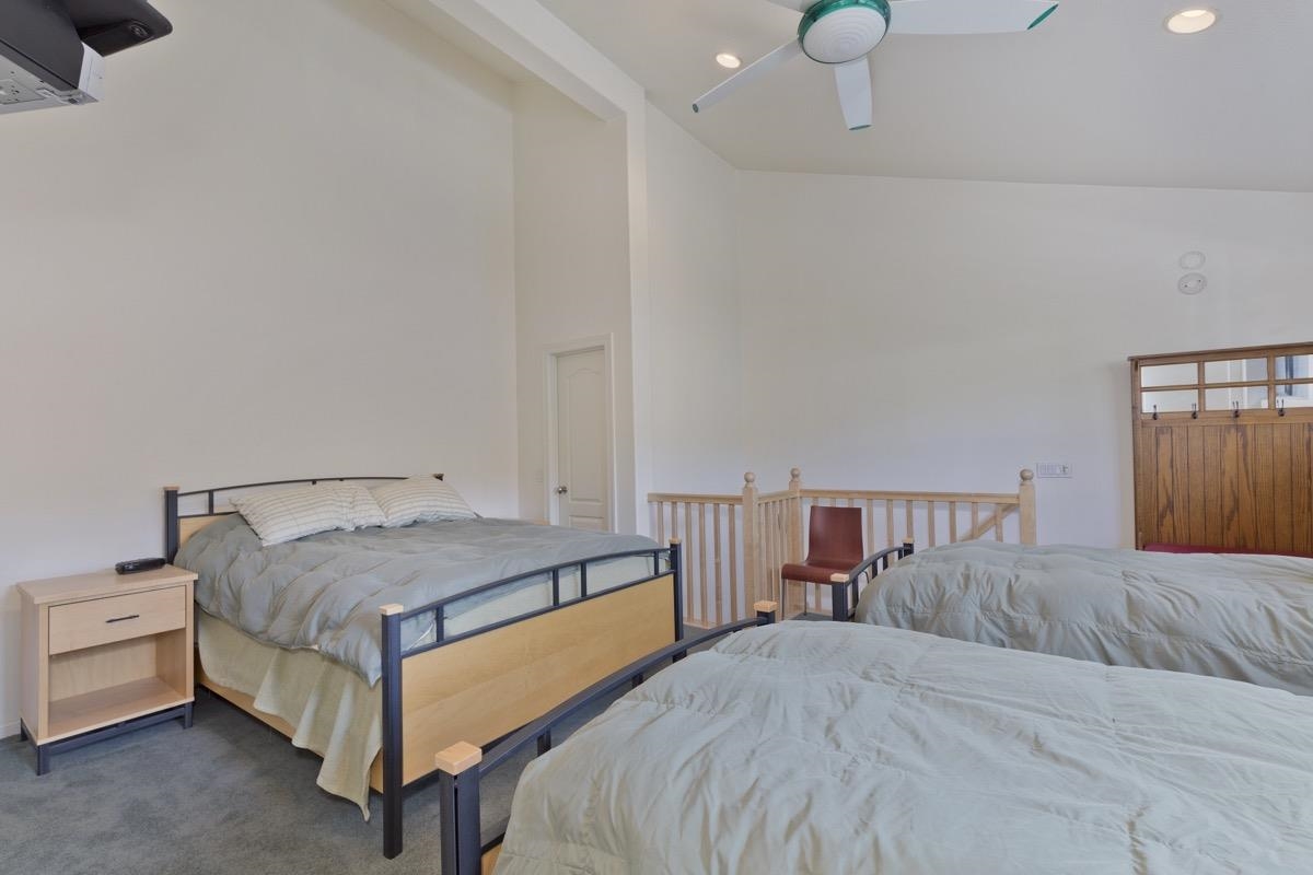 895 Canyon Boulevard