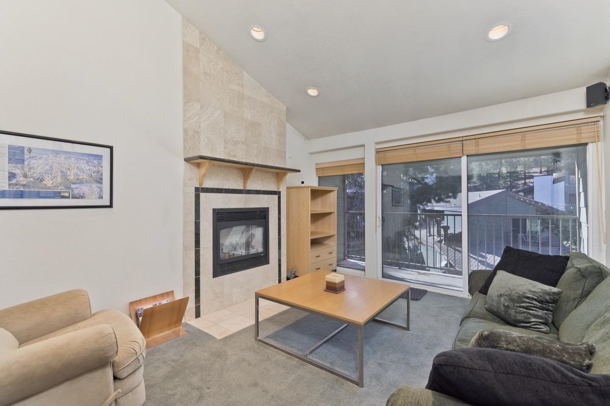 895 Canyon Boulevard