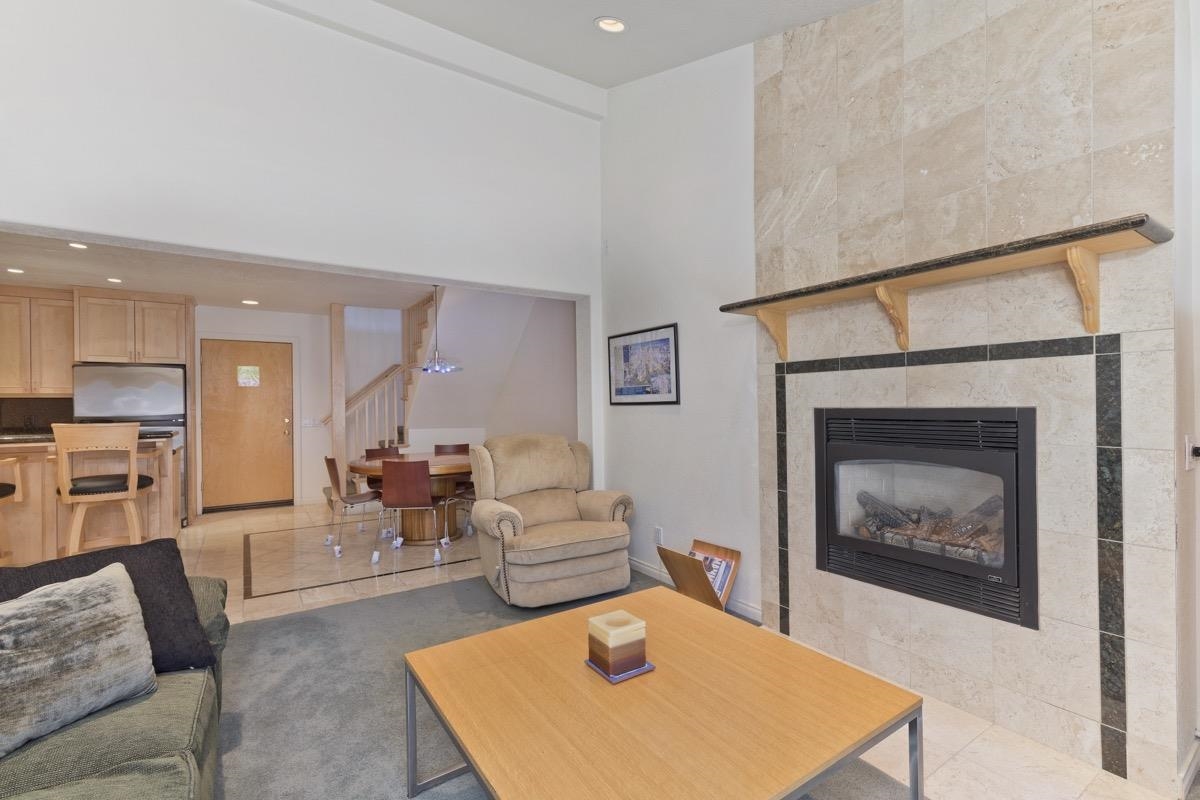 895 Canyon Boulevard