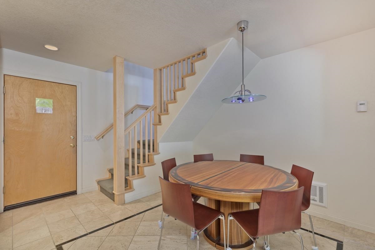 895 Canyon Boulevard