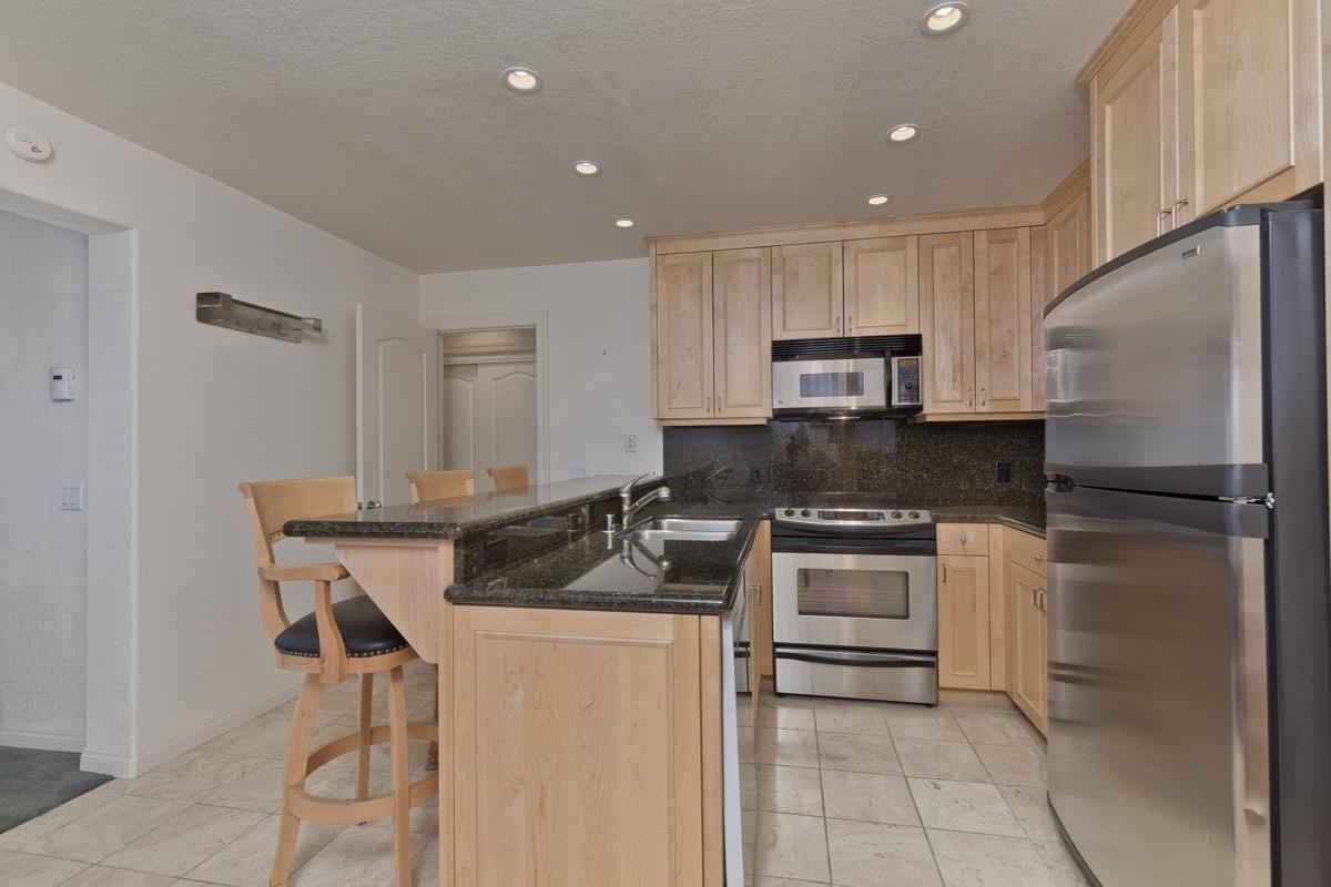 895 Canyon Boulevard