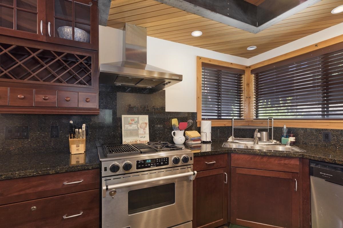 808 Canyon Boulevard