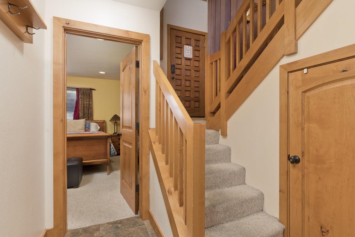 808 Canyon Boulevard