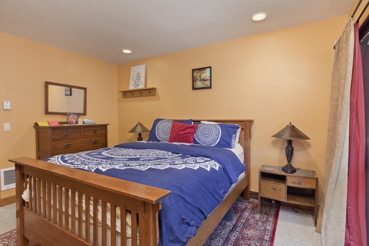 808 Canyon Boulevard