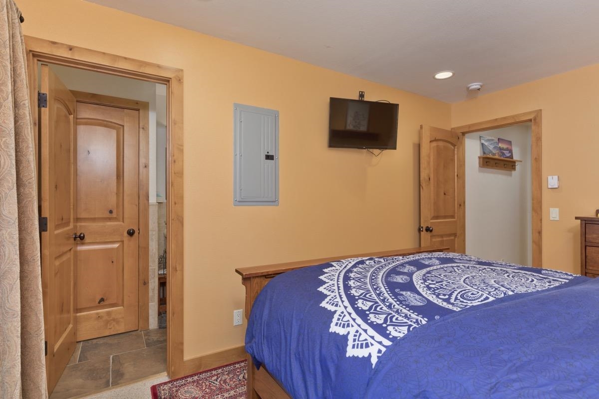 808 Canyon Boulevard