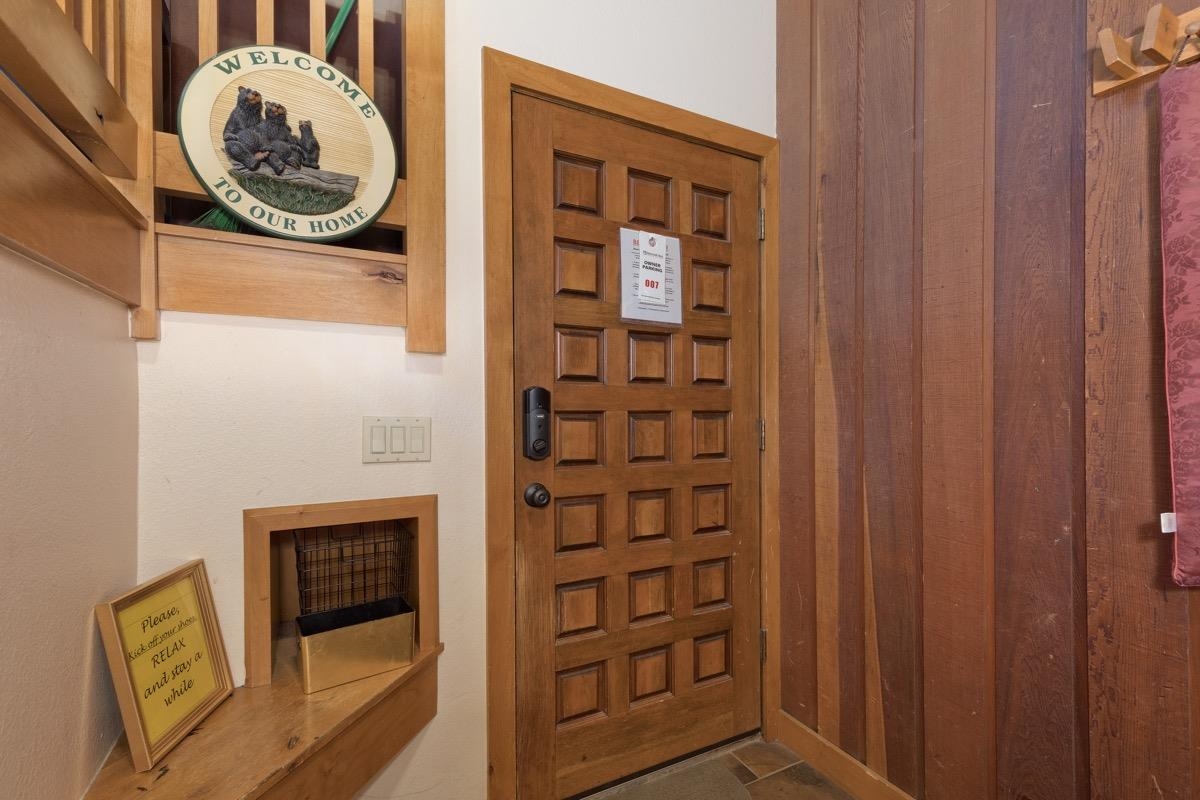 808 Canyon Boulevard