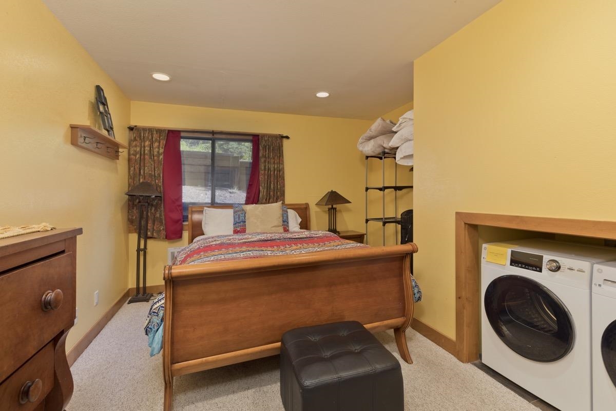 808 Canyon Boulevard